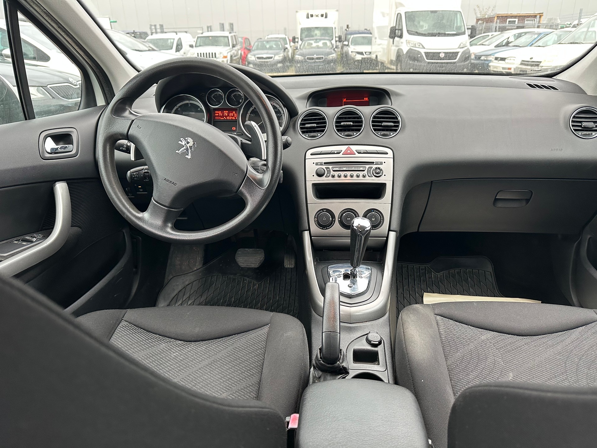 PEUGEOT 308 SW 1.6 HDI Active EGS6-image-8