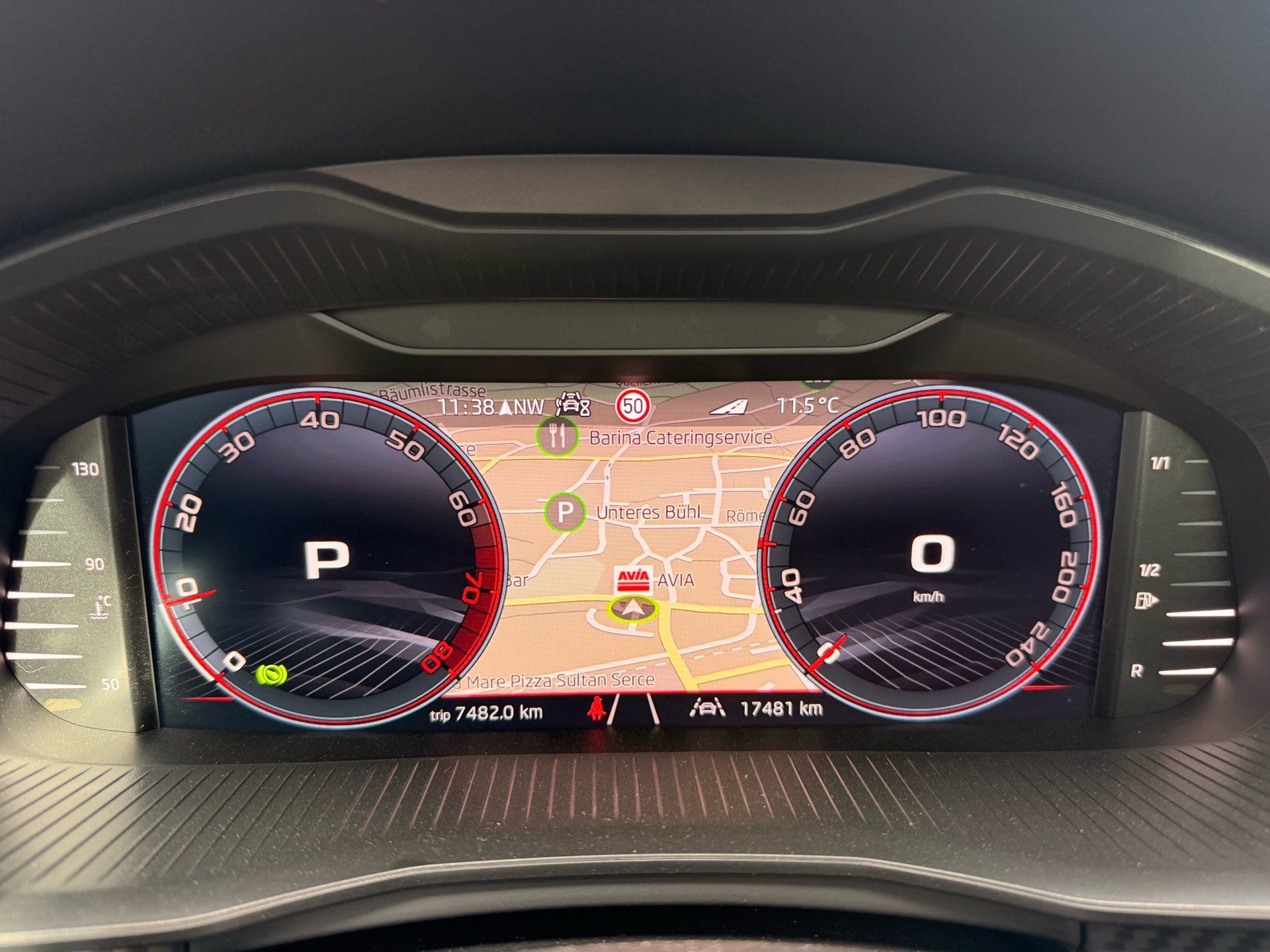 SKODA Kamiq 1.5 TSI MONTE CARLO *** ANHÄNGERKUPPLUNG & PANORAMDACH ***-image-9