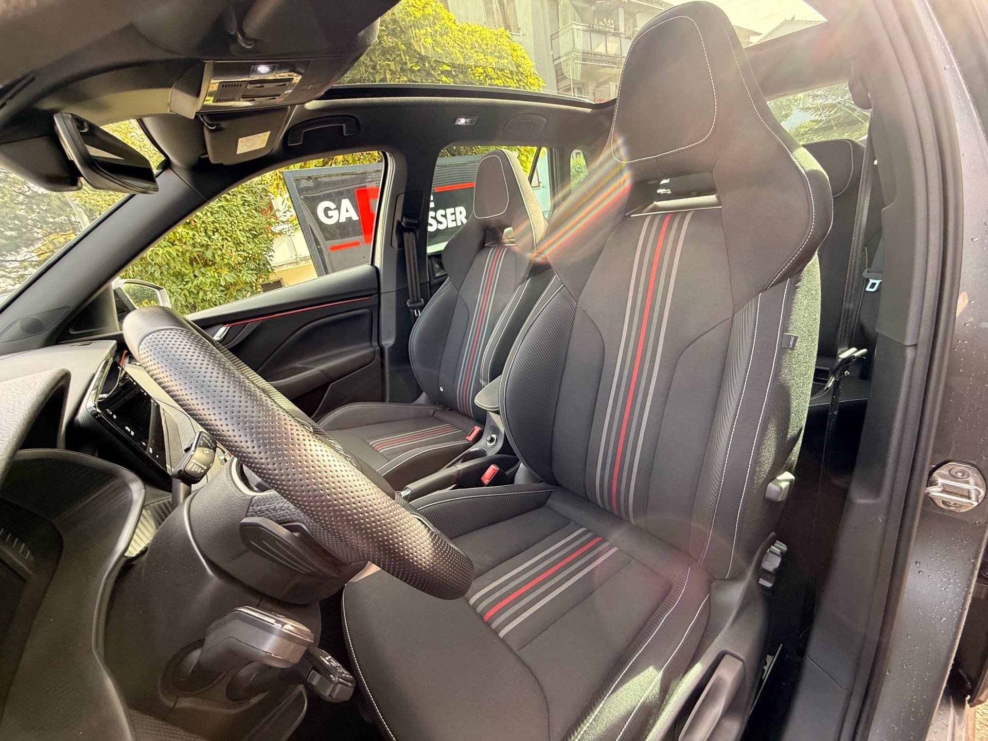 SKODA Kamiq 1.5 TSI MONTE CARLO *** ANHÄNGERKUPPLUNG & PANORAMDACH ***-image-7
