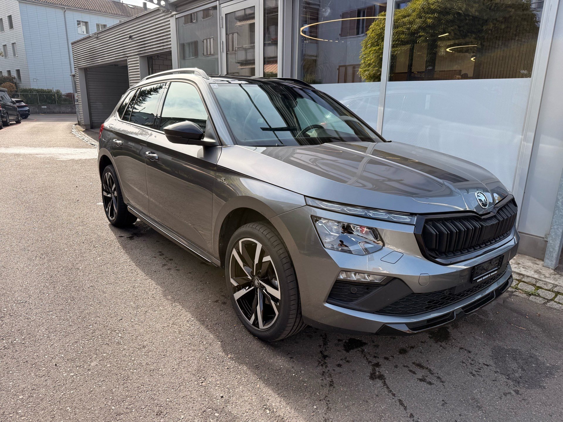 SKODA Kamiq 1.5 TSI MONTE CARLO *** ANHÄNGERKUPPLUNG & PANORAMDACH ***-image-2