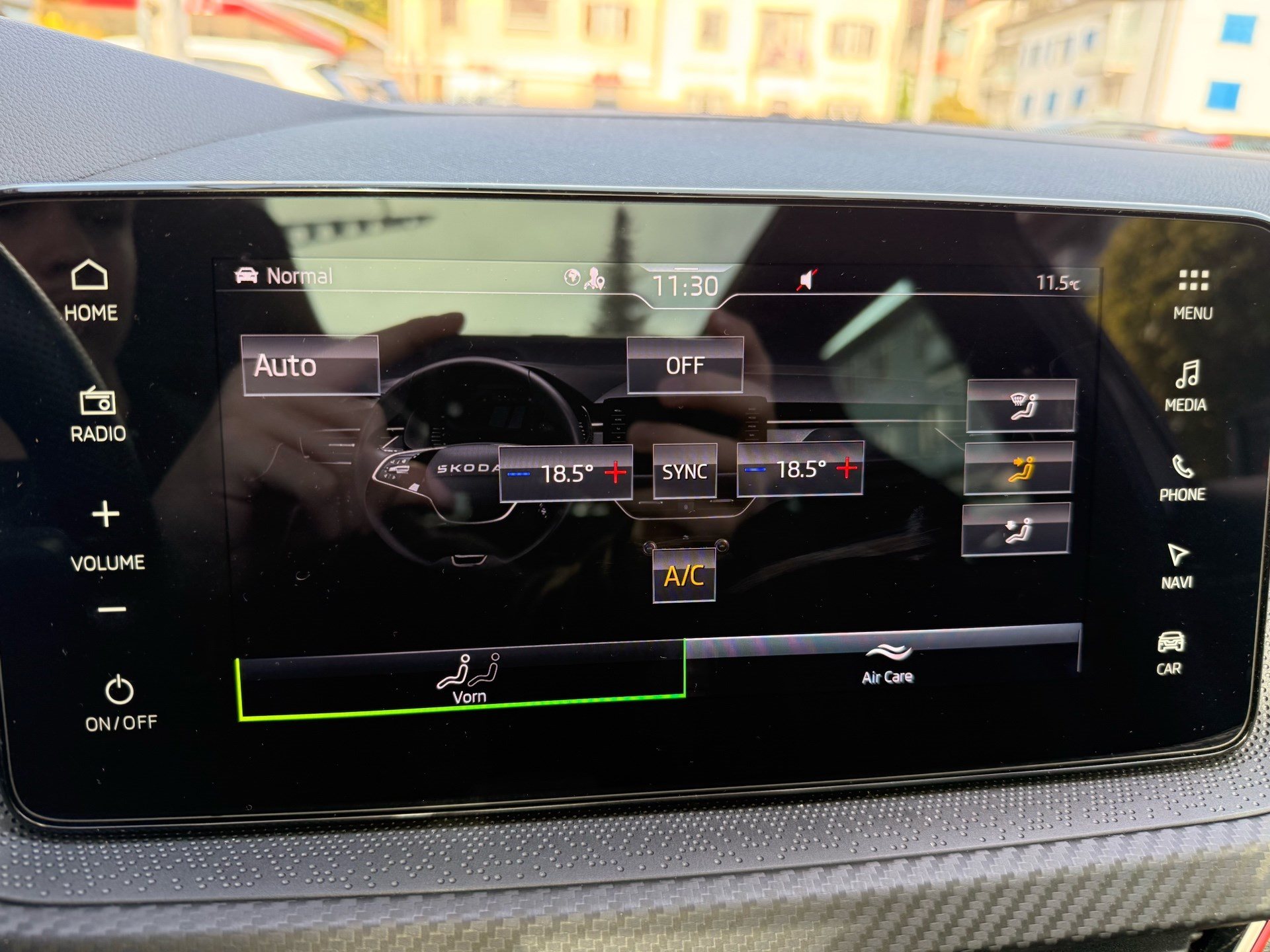 SKODA Kamiq 1.5 TSI MONTE CARLO *** ANHÄNGERKUPPLUNG & PANORAMDACH ***-image-16
