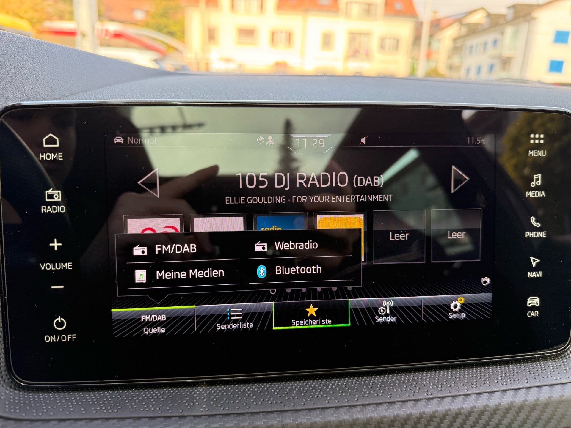 SKODA Kamiq 1.5 TSI MONTE CARLO *** ANHÄNGERKUPPLUNG & PANORAMDACH ***-image-15