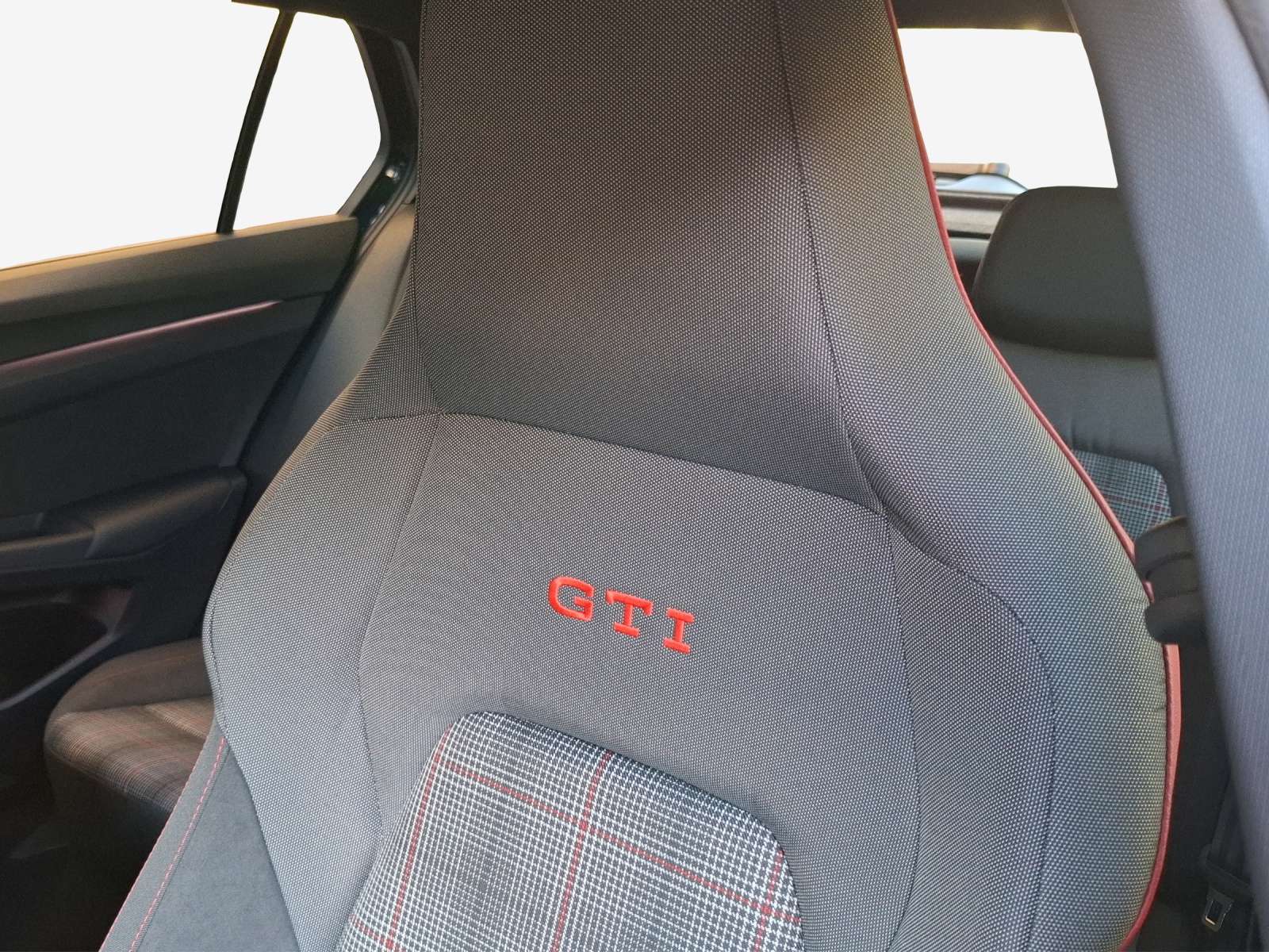 VW Golf 2.0 TSI GTI Essential DSG-image-15
