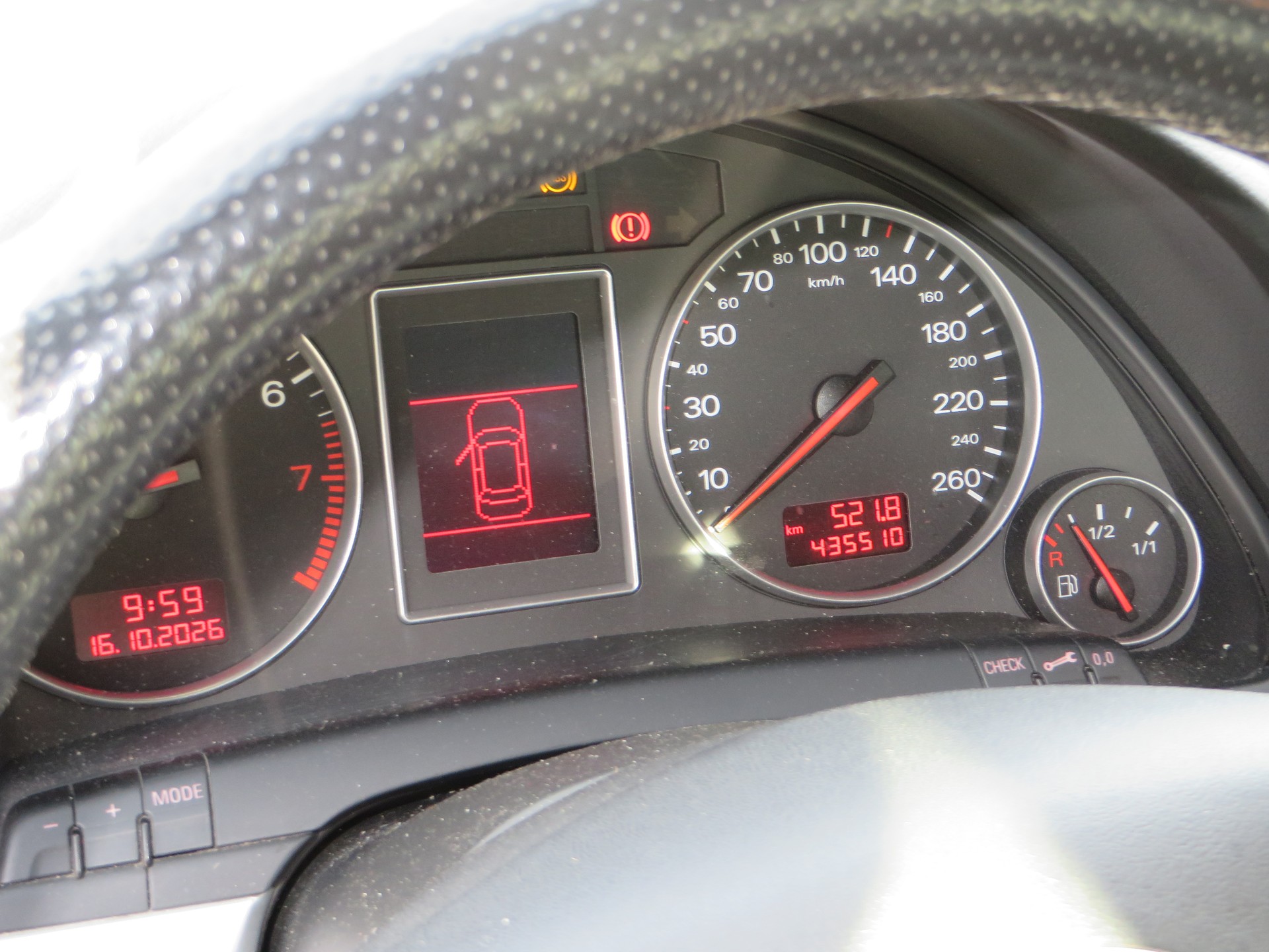 AUDI A4 3.0 V6 quattro-image-6