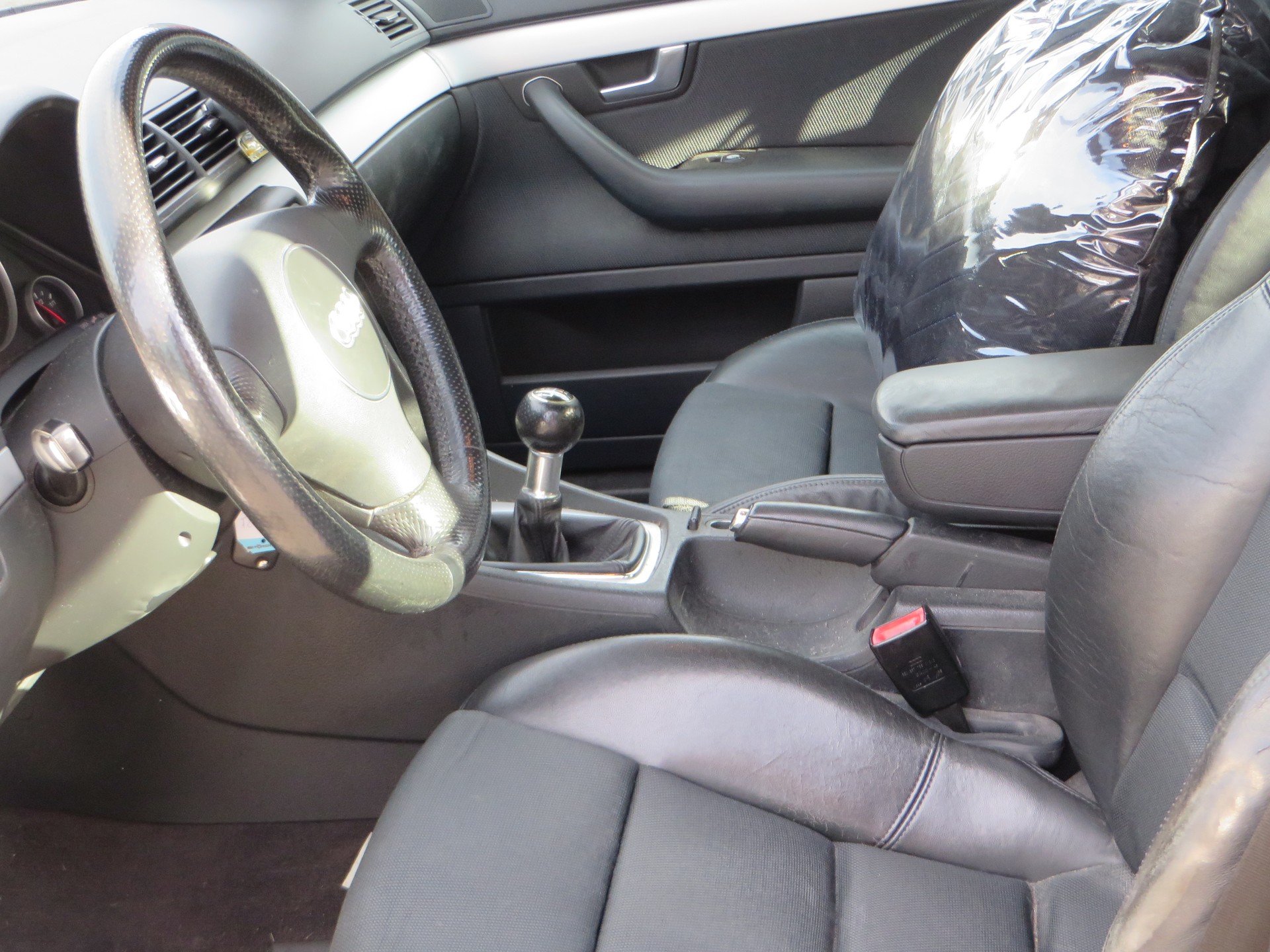 AUDI A4 3.0 V6 quattro-image-5
