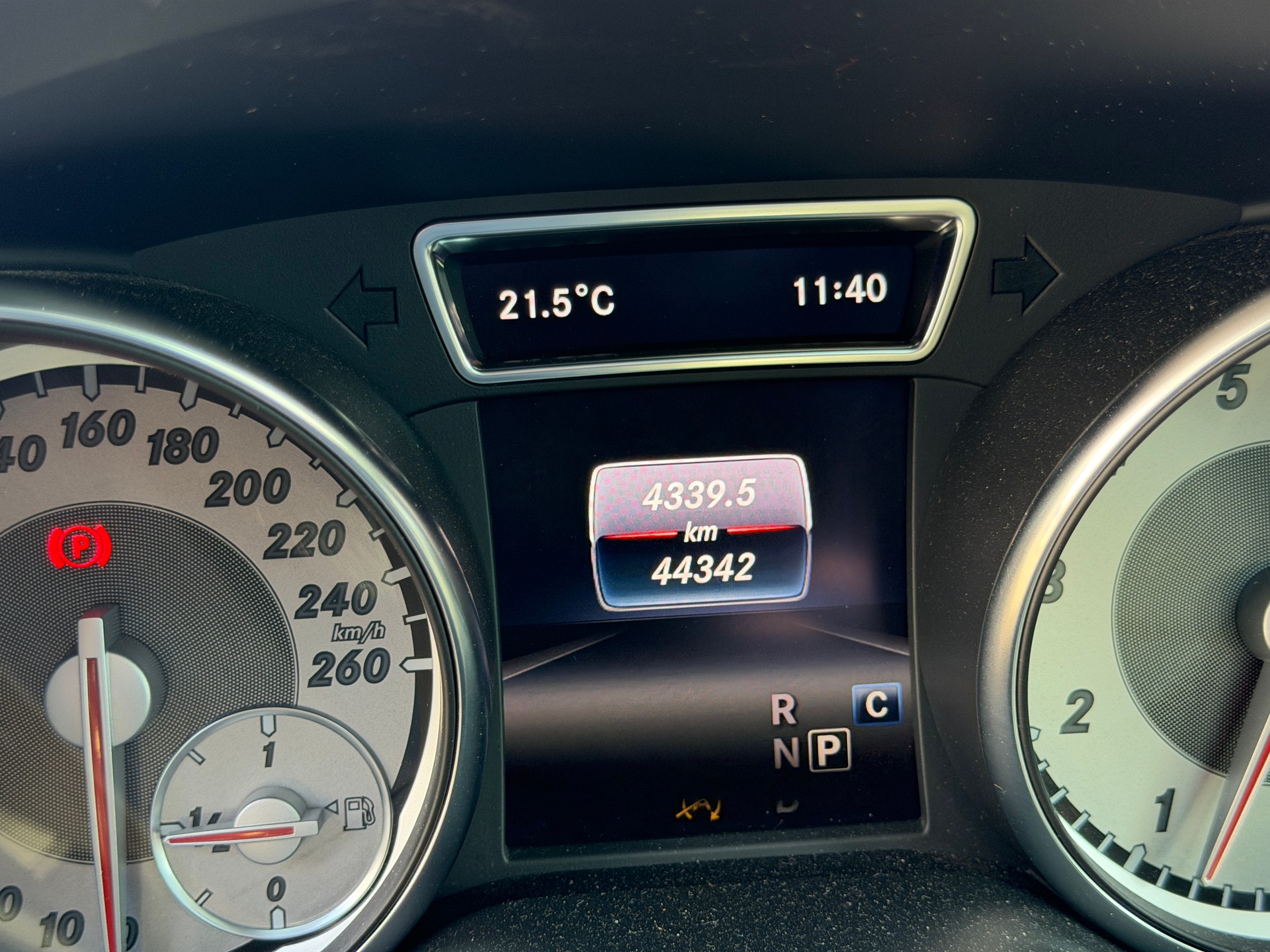 MERCEDES-BENZ GLA 250 AMG Line 4Matic 7G-DCT-image-10