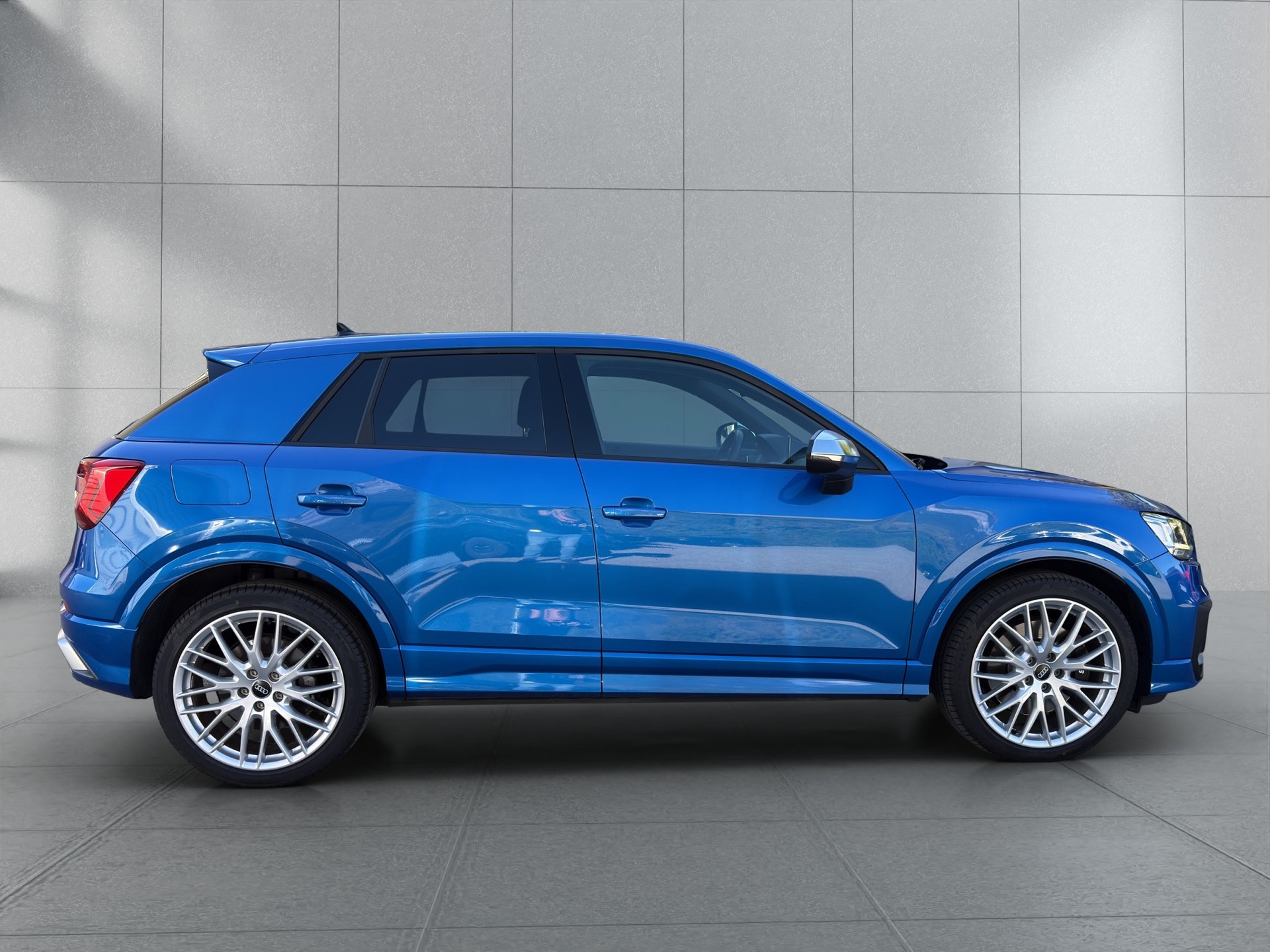 AUDI SQ2 TFSI quattro S-tronic-image-3