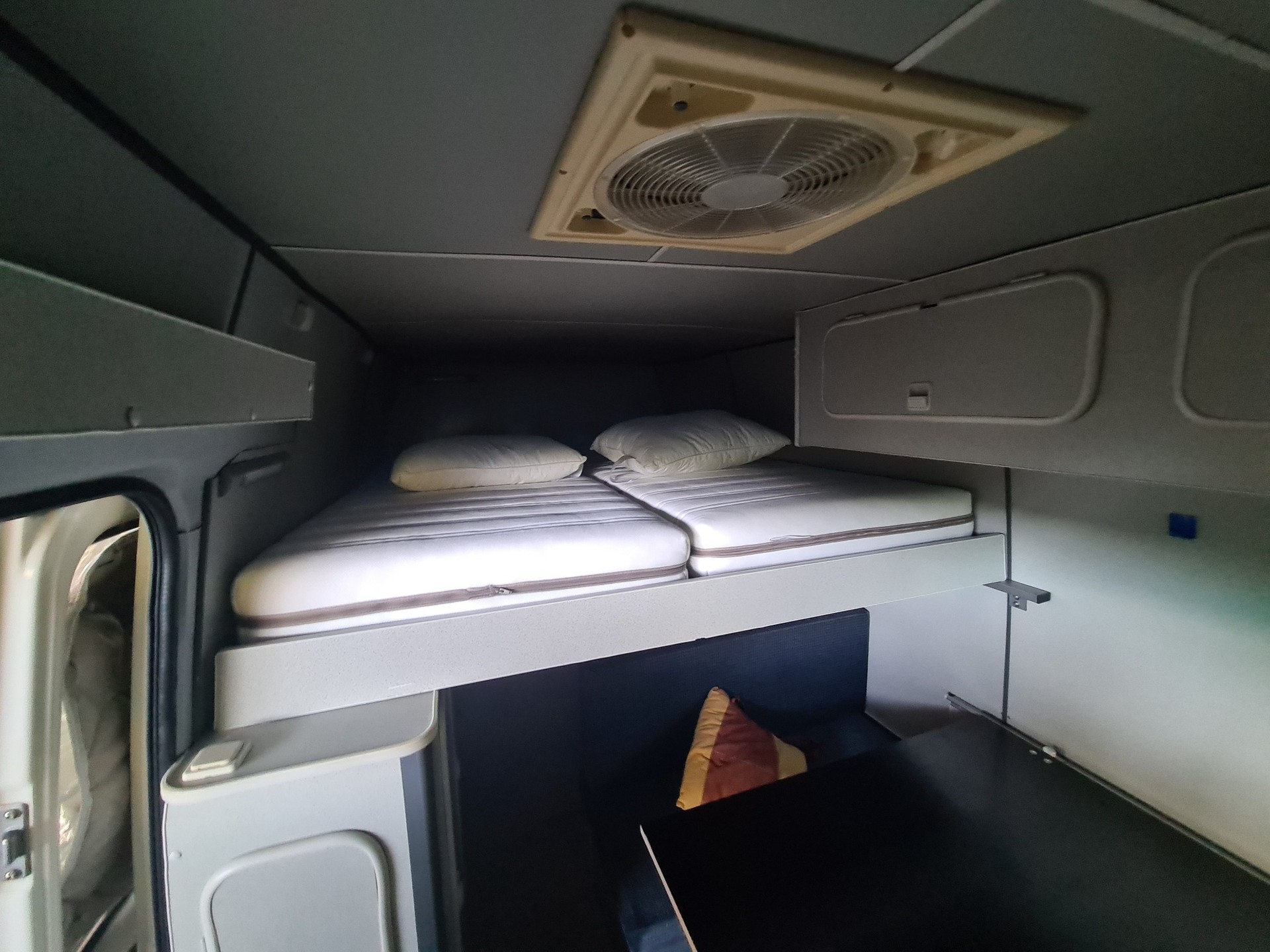 VW LT 35 2.8 TDI Camper mit Motorradgarage-image-2
