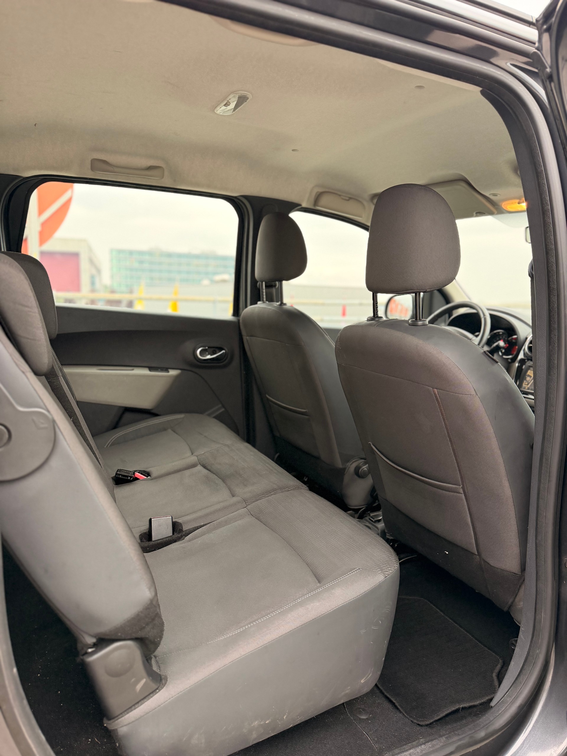 DACIA Lodgy 1.5 dCi Lauréate 7PL-image-11