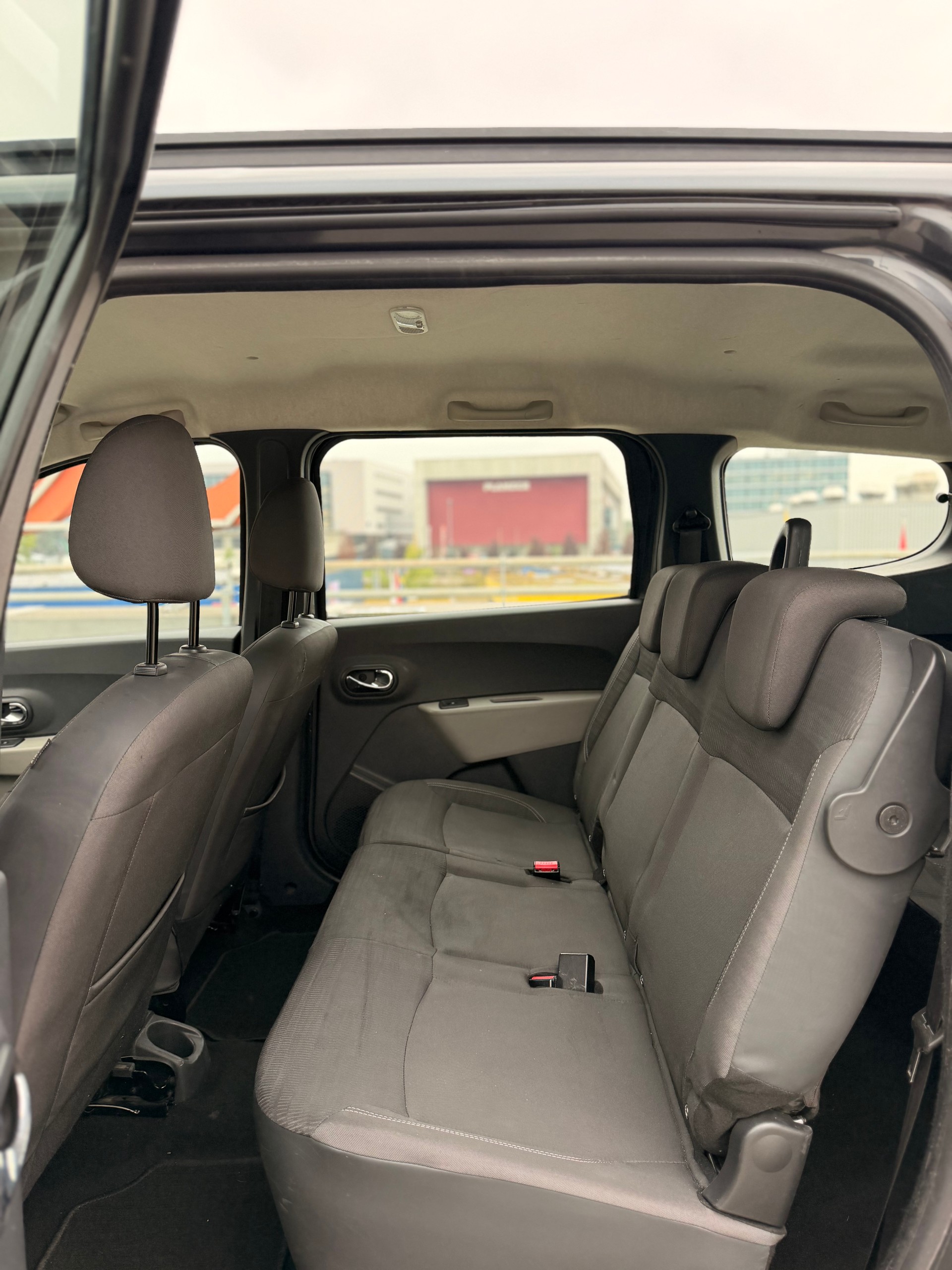 DACIA Lodgy 1.5 dCi Lauréate 7PL-image-12