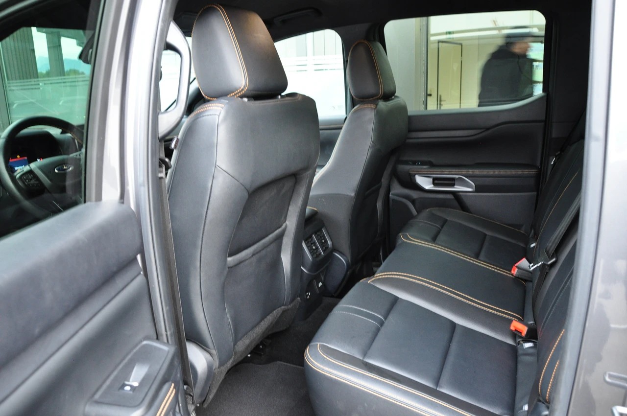 FORD Ranger Wildtrak 2.0 Eco Blue e-4WD Automat-image-16