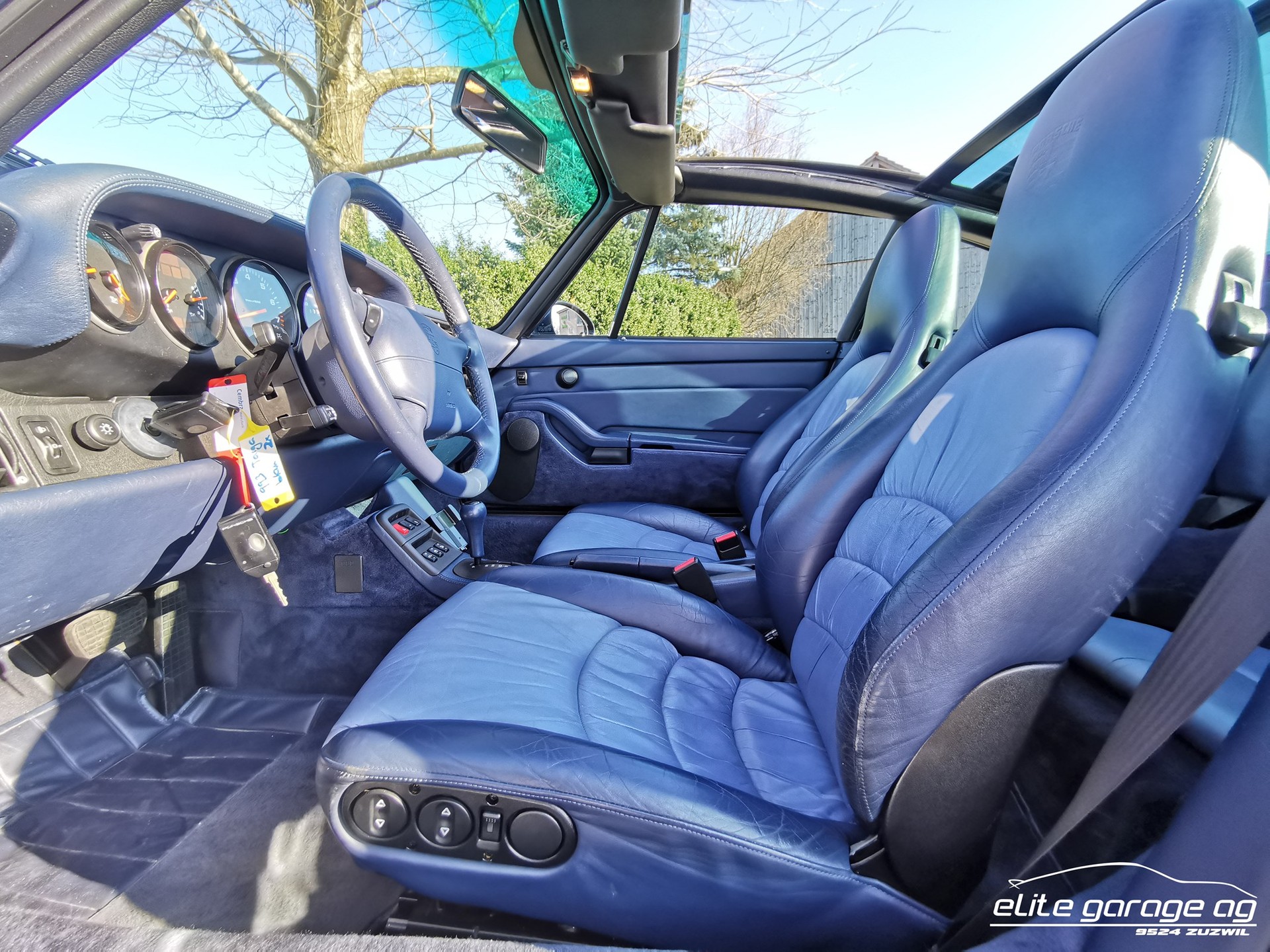 PORSCHE 911 Targa-image-11
