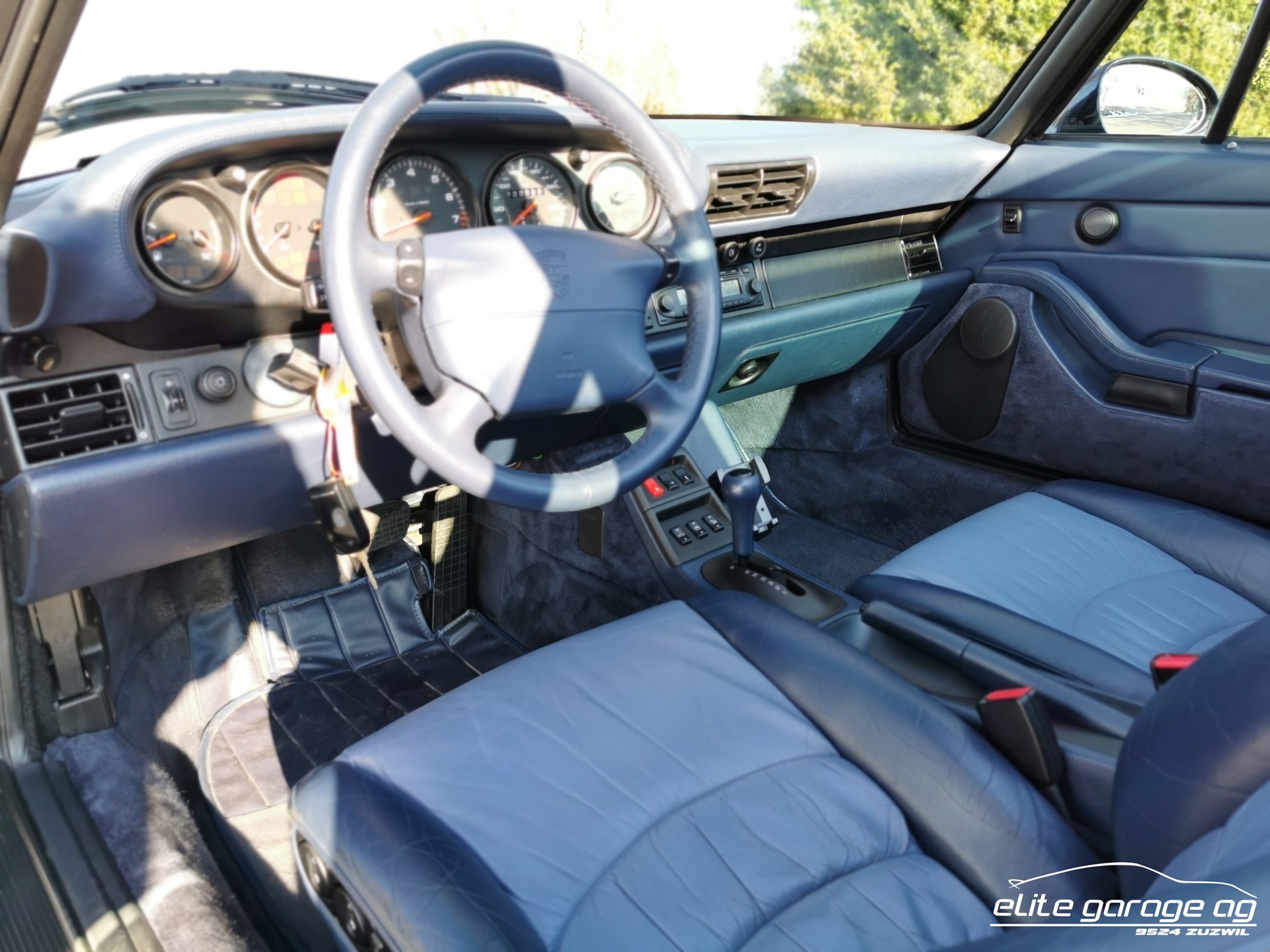 PORSCHE 911 Targa-image-12