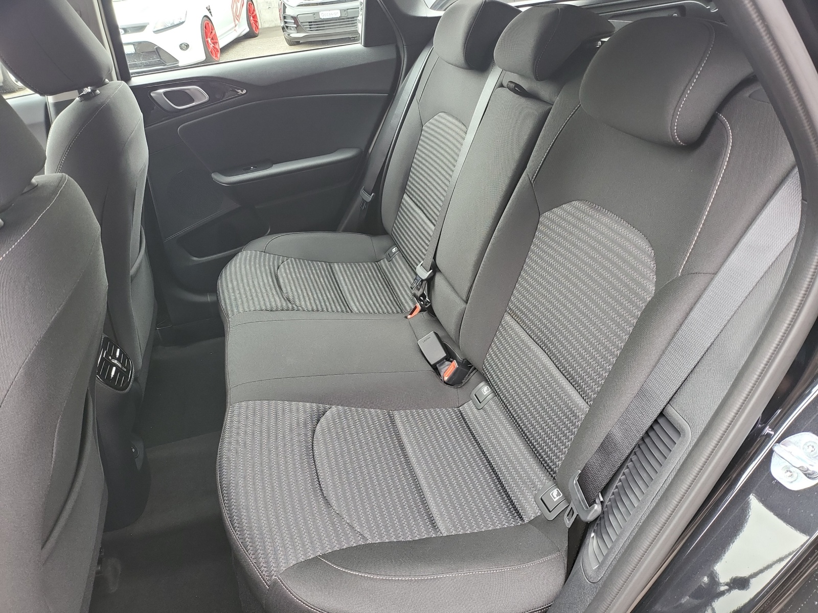 KIA Ceed SW 1.6 GDi Plug-in Hybrid Power-image-9