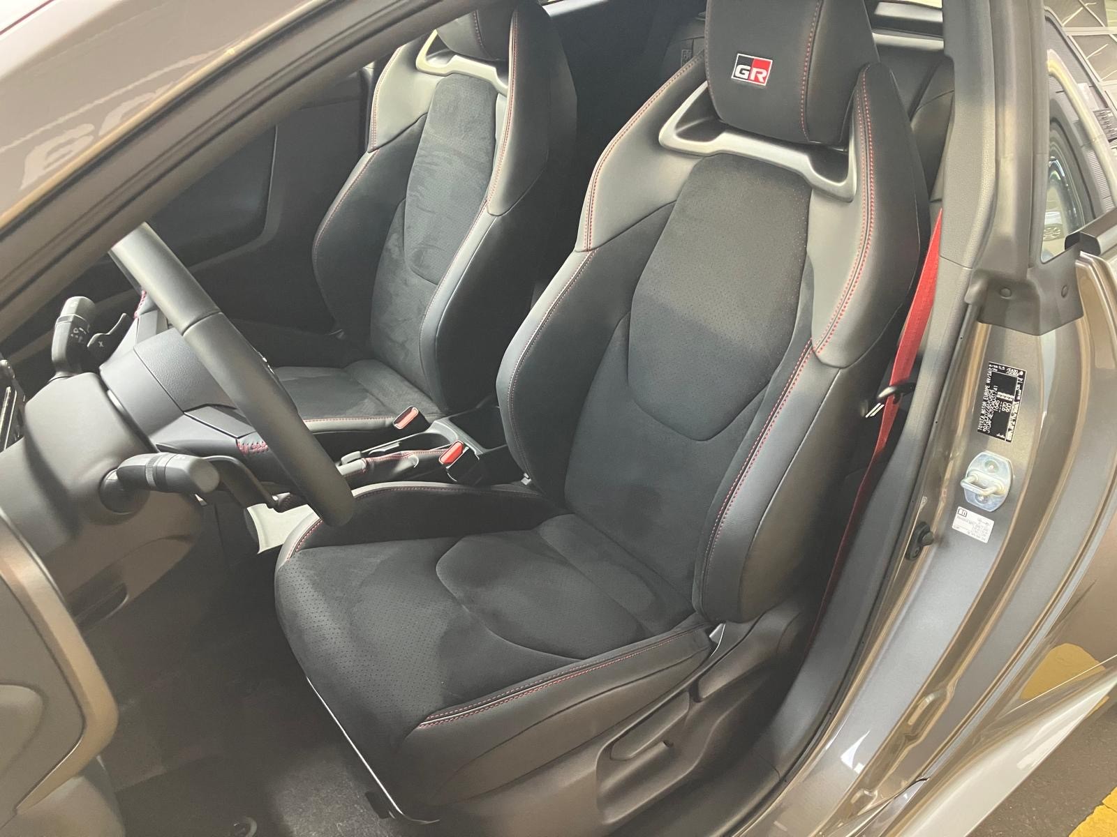 TOYOTA Yaris 1.6 GR Sport-image-9