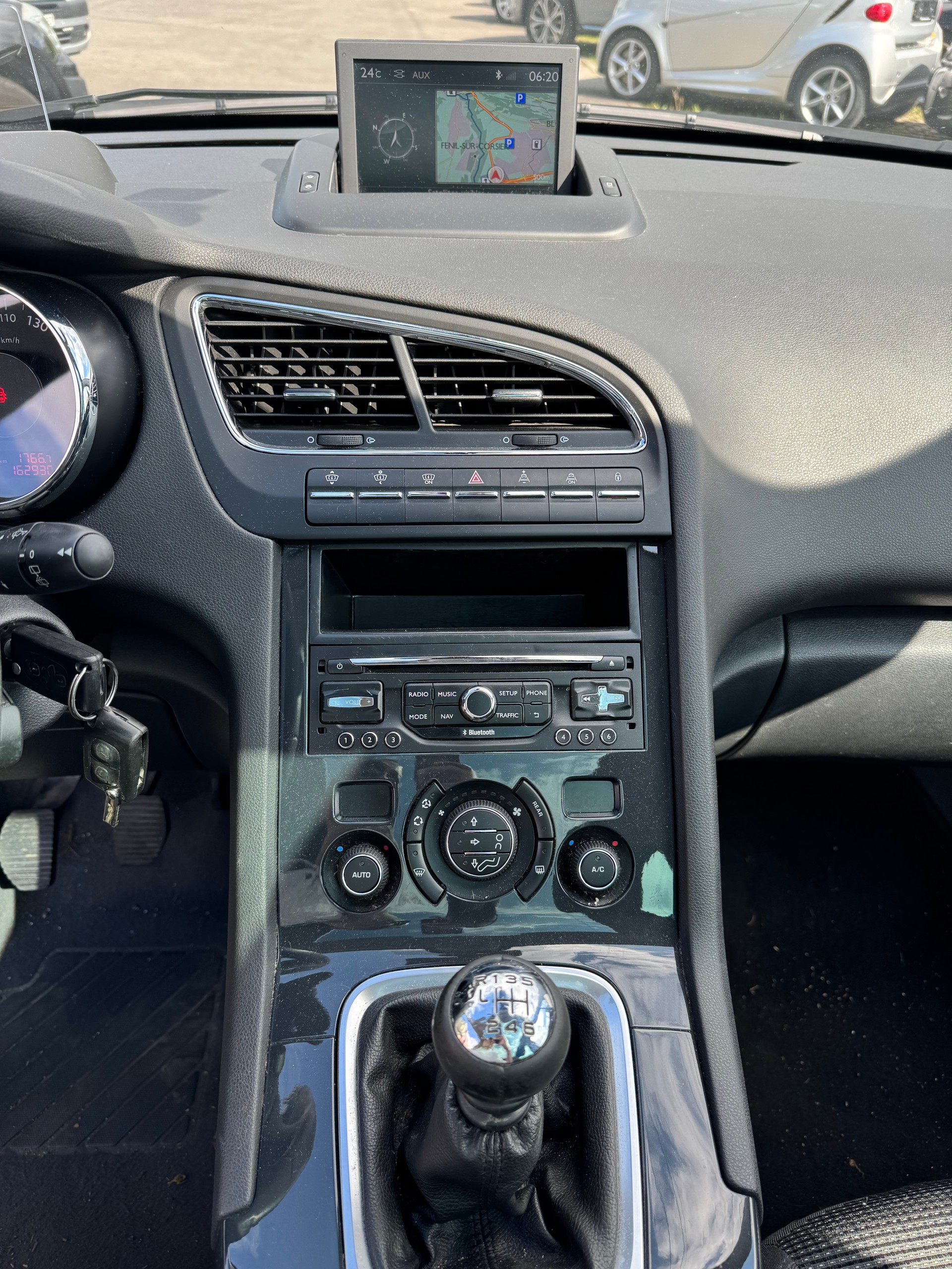 PEUGEOT 5008 1.6 16V T Active-image-10
