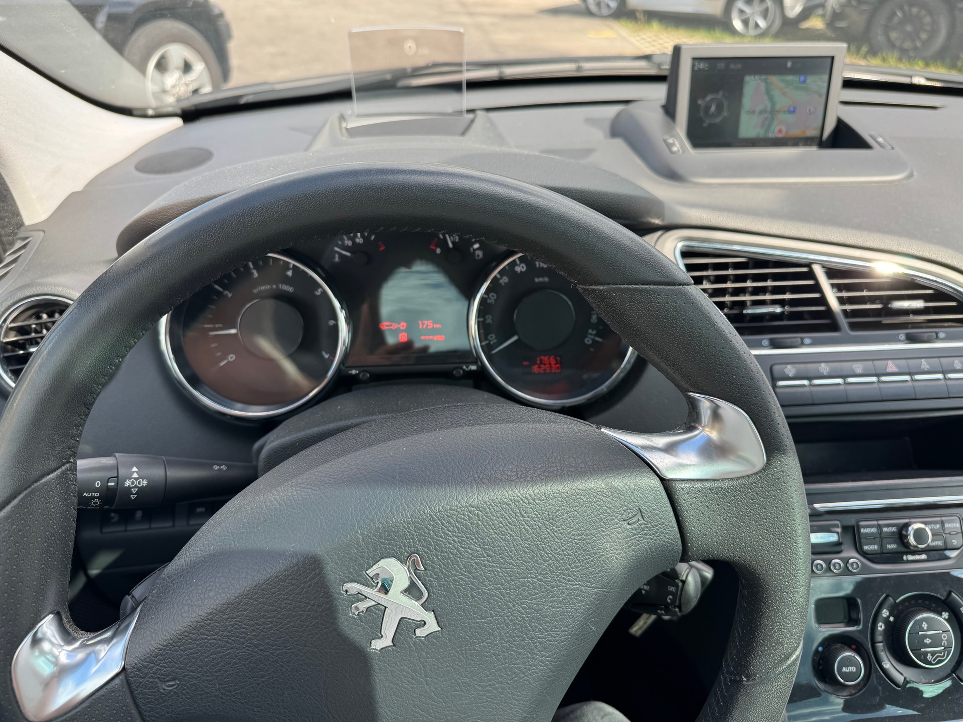 PEUGEOT 5008 1.6 16V T Active-image-9