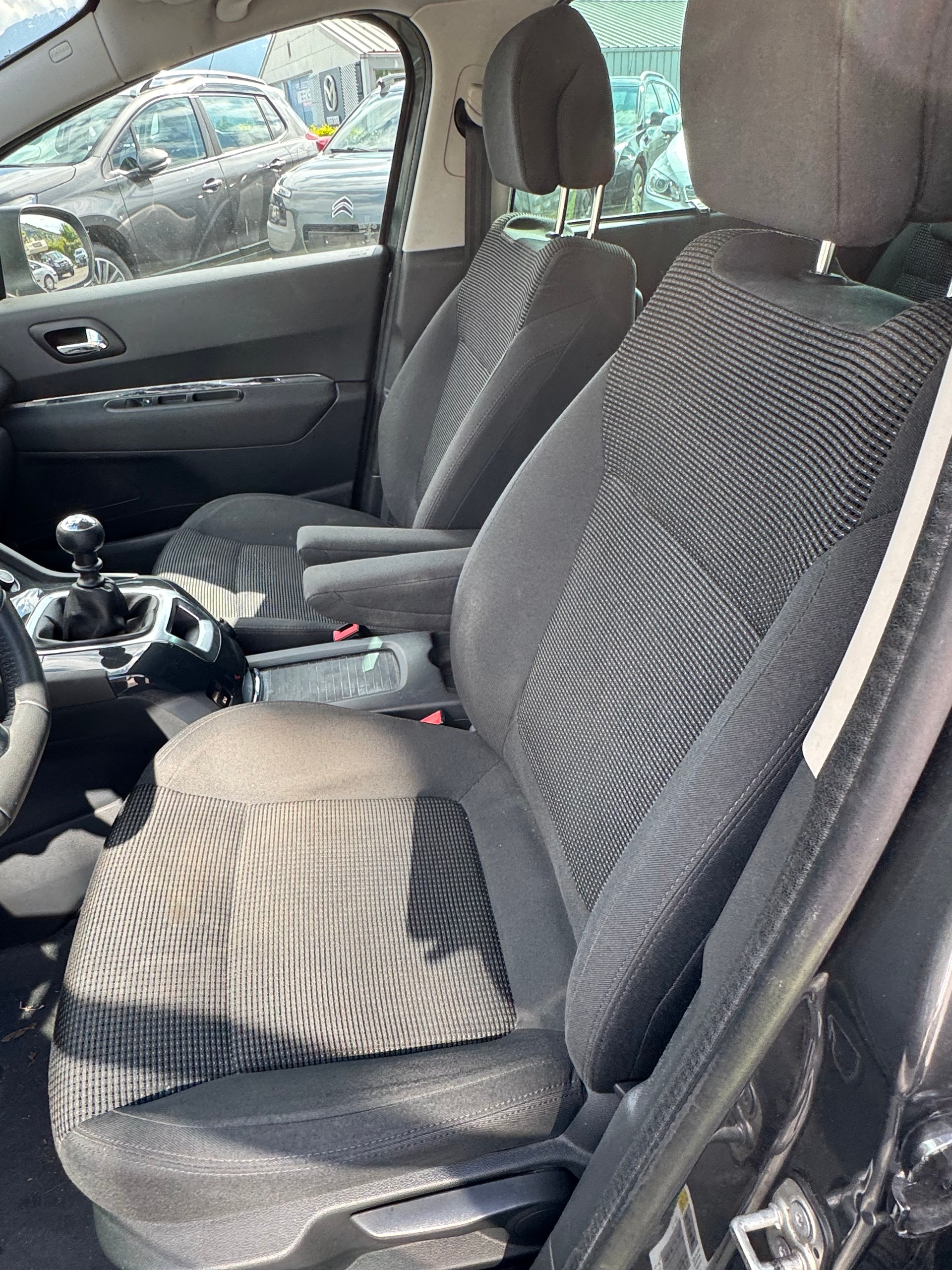 PEUGEOT 5008 1.6 16V T Active-image-5