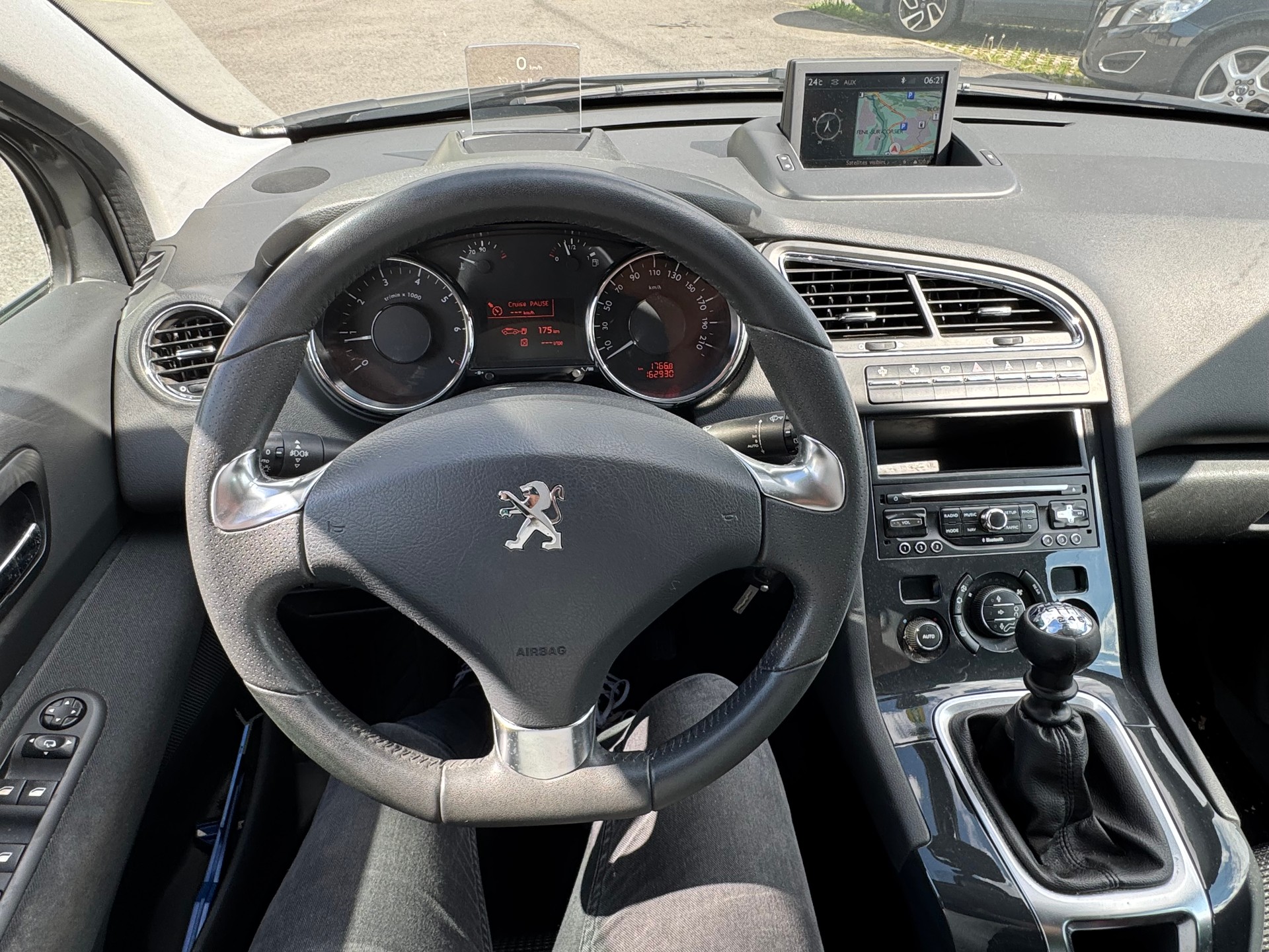 PEUGEOT 5008 1.6 16V T Active-image-1