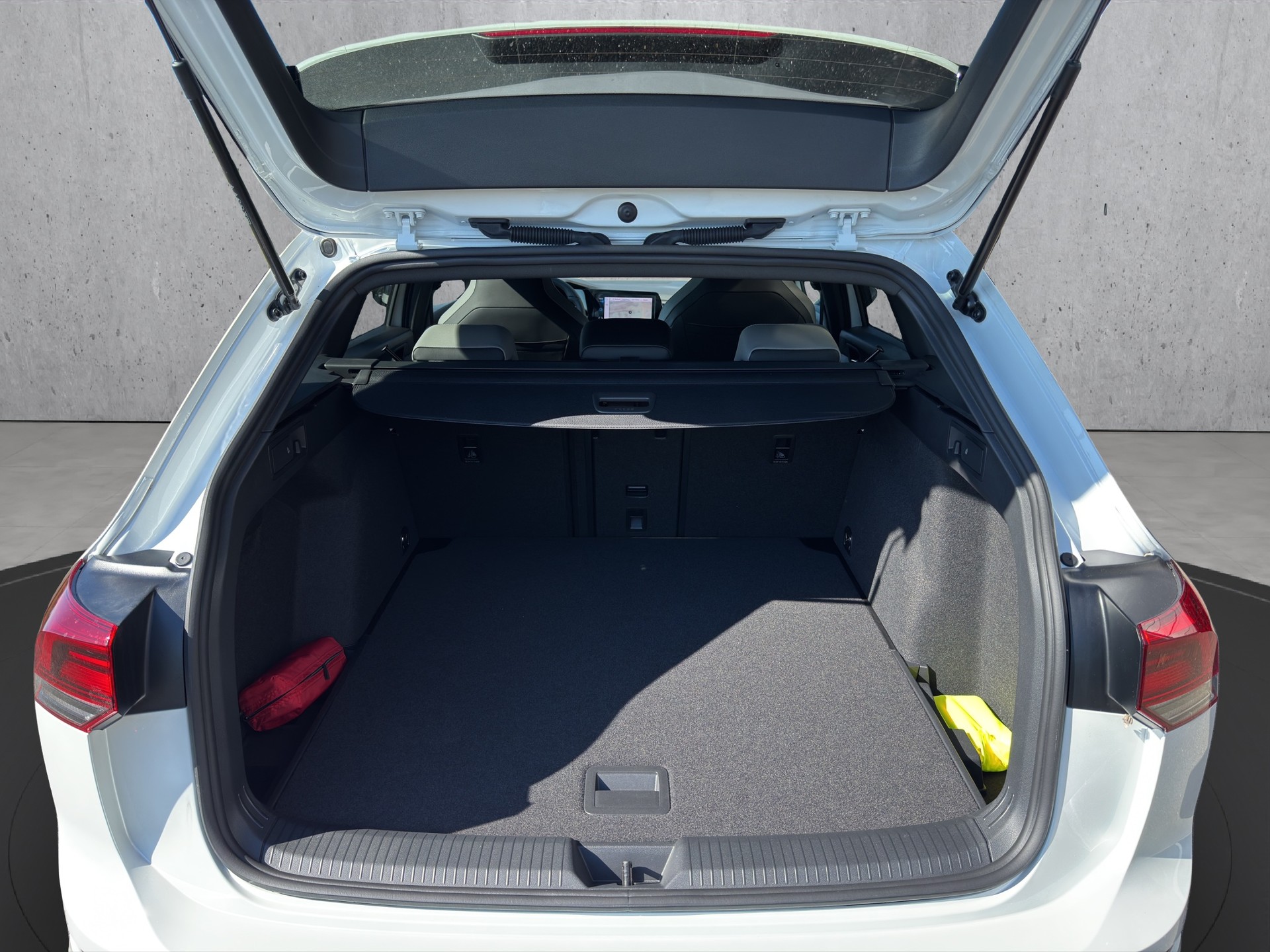 VW GOLF VIII Variant 1.5 eT-image-12