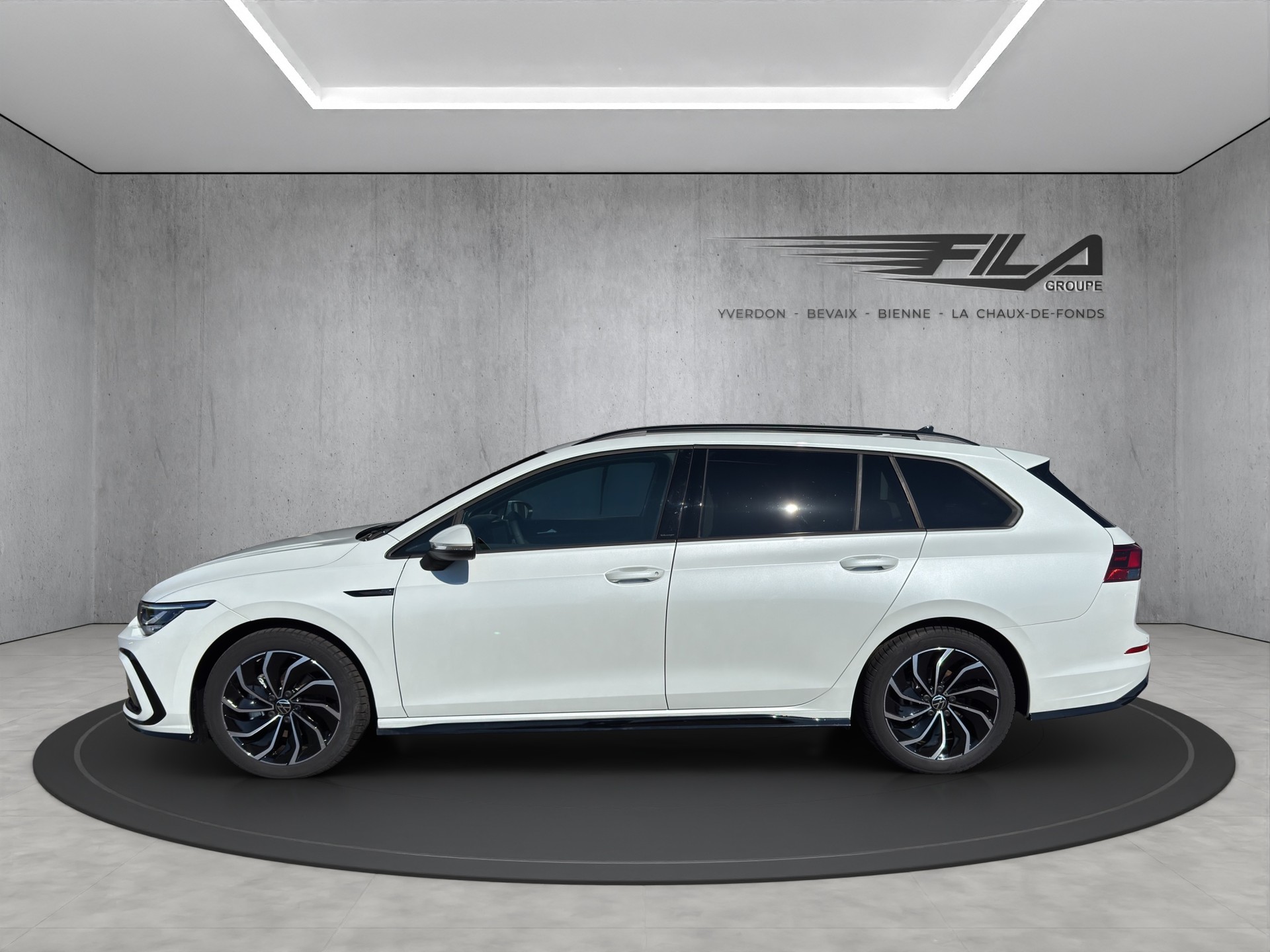 VW GOLF VIII Variant 1.5 eT-image-2
