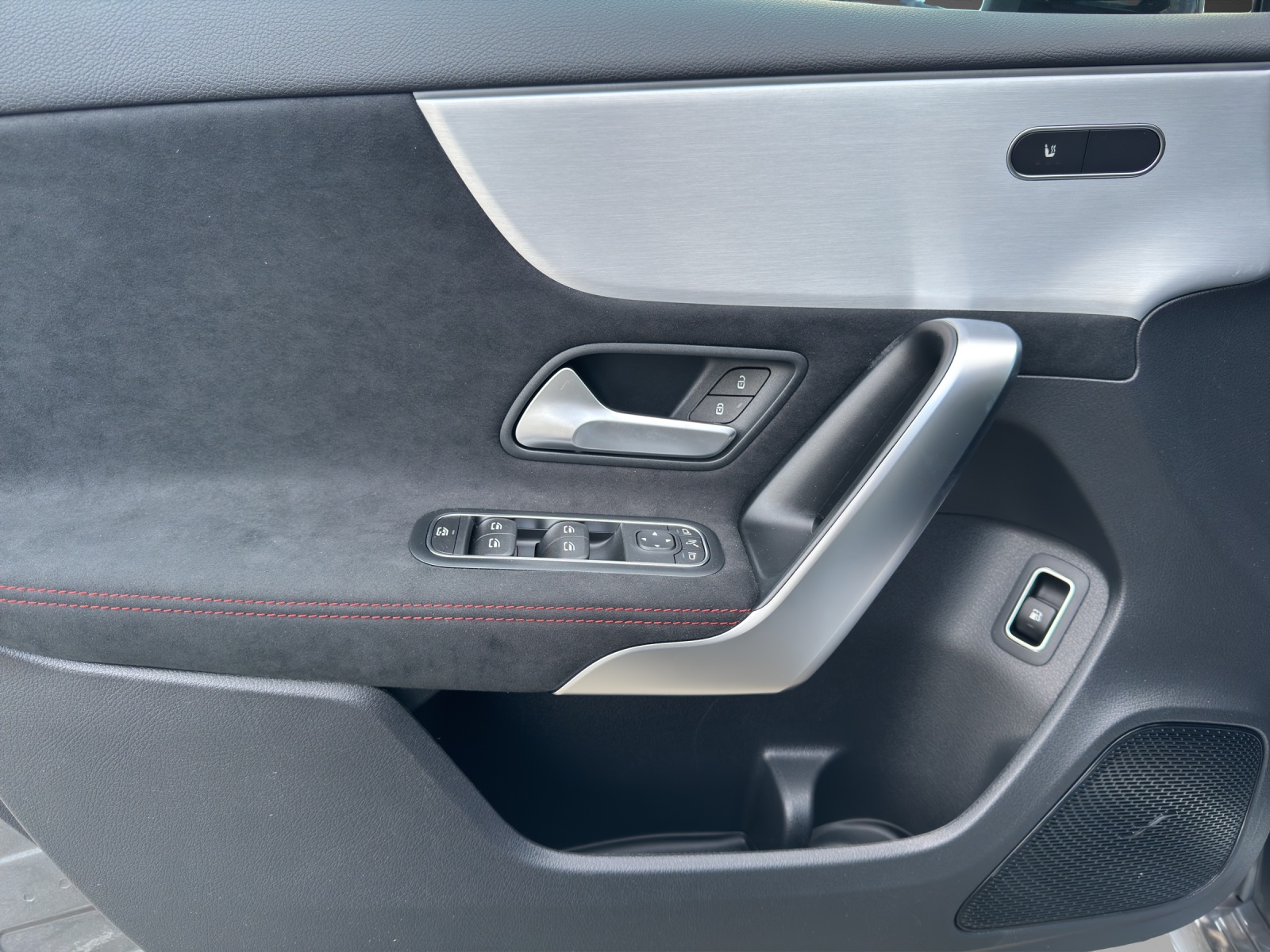 MERCEDES-BENZ A 250 e EQ Star 8G-DCT-image-12