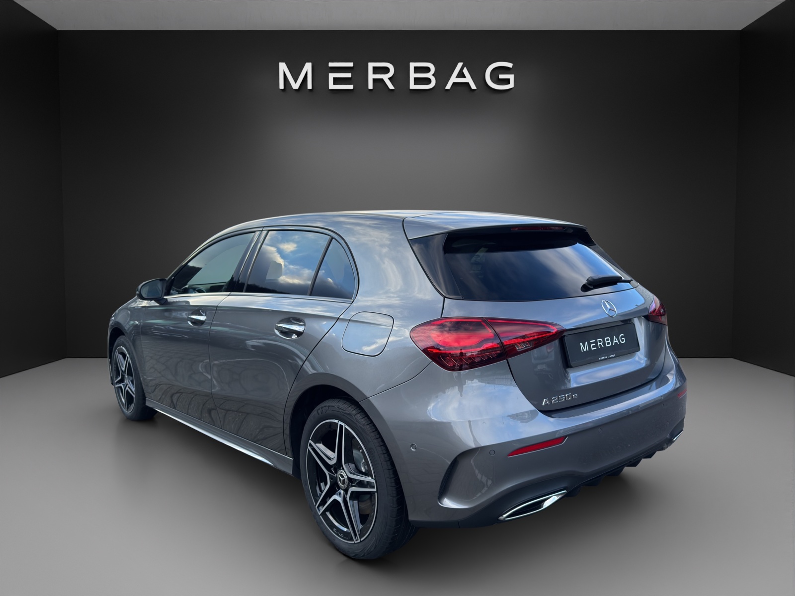 MERCEDES-BENZ A 250 e EQ Star 8G-DCT-image-2