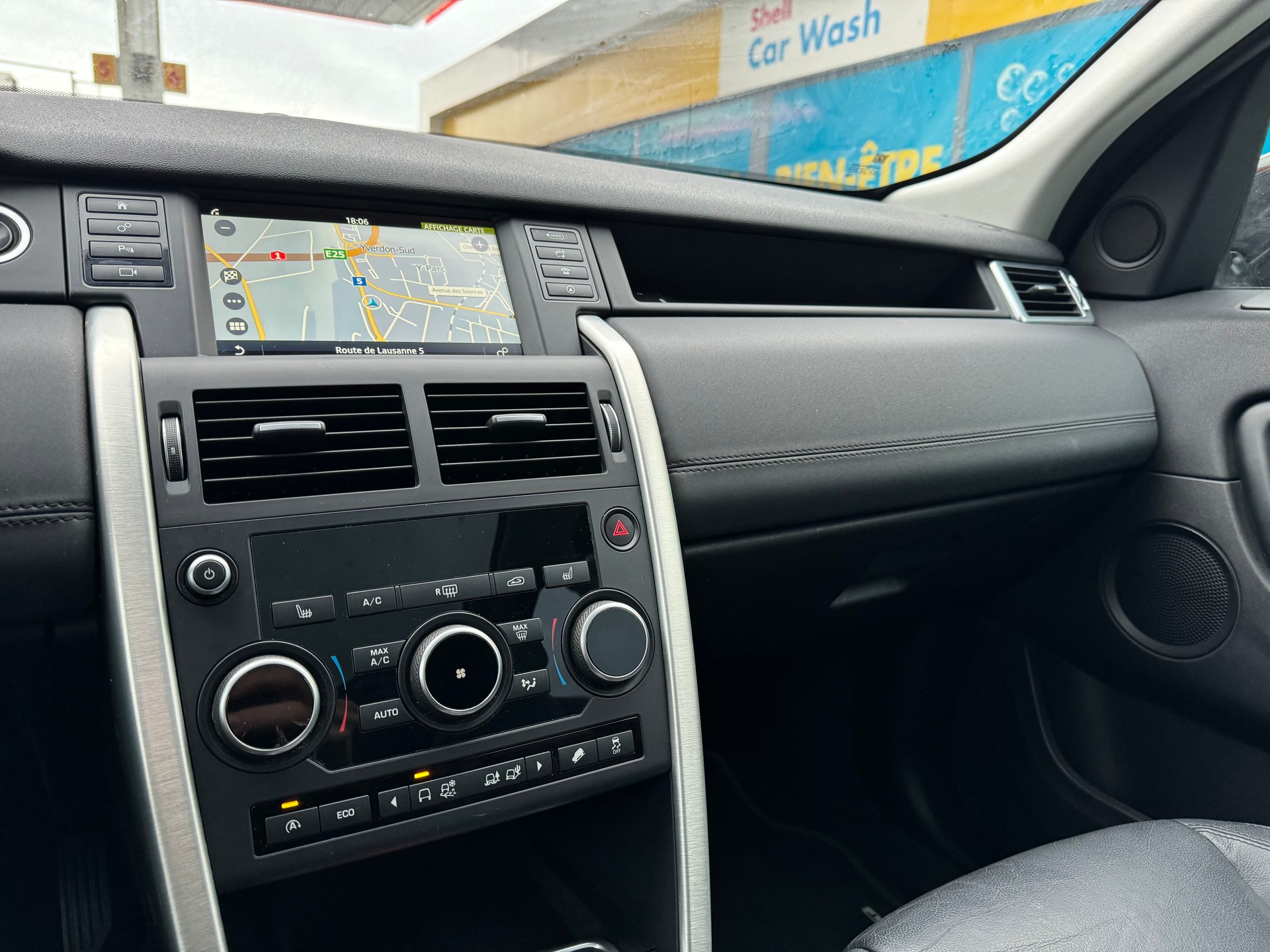 LAND ROVER Discovery Sport 2.0 TD4 Pure AT9-image-11
