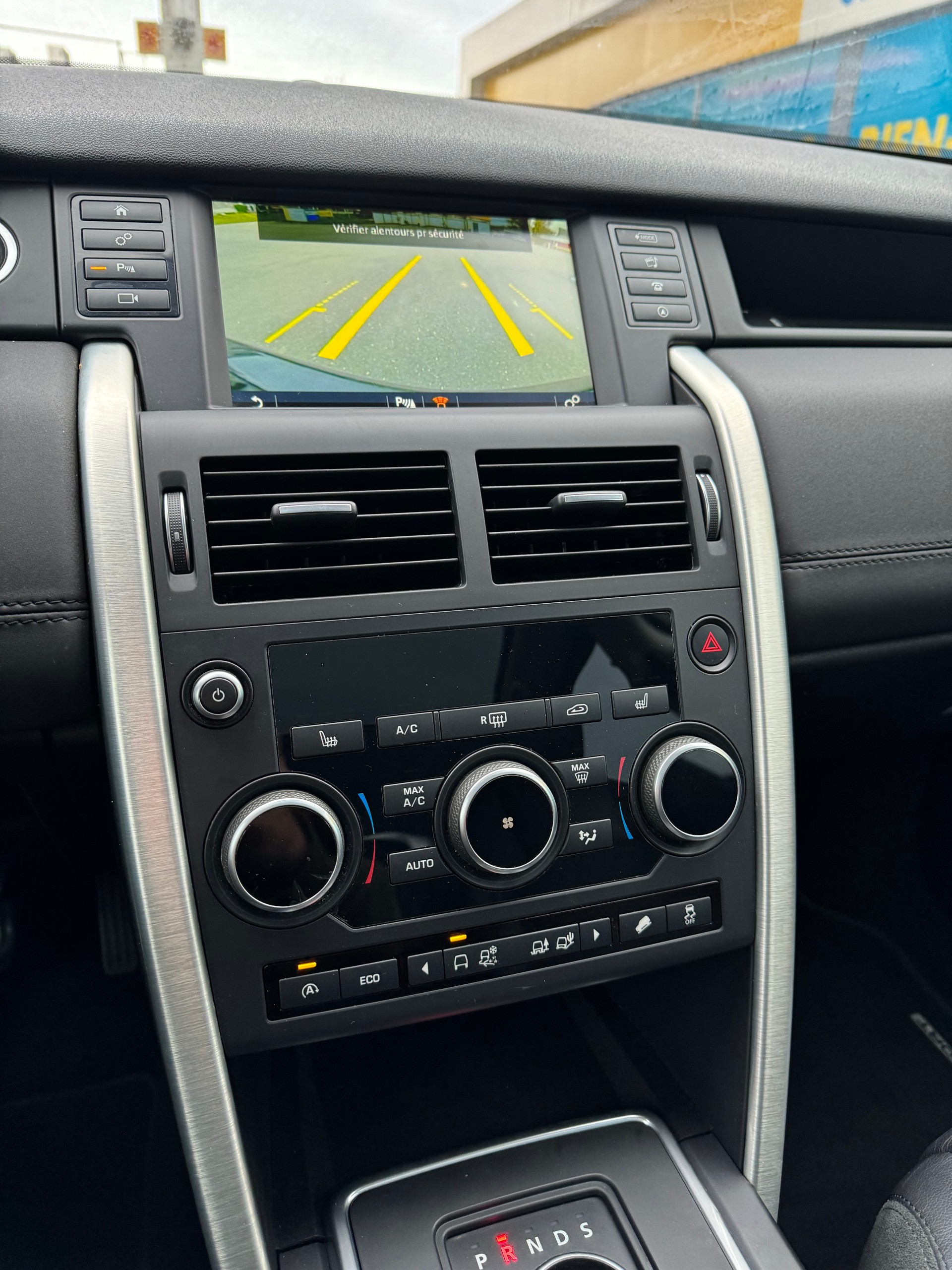 LAND ROVER Discovery Sport 2.0 TD4 Pure AT9-image-12