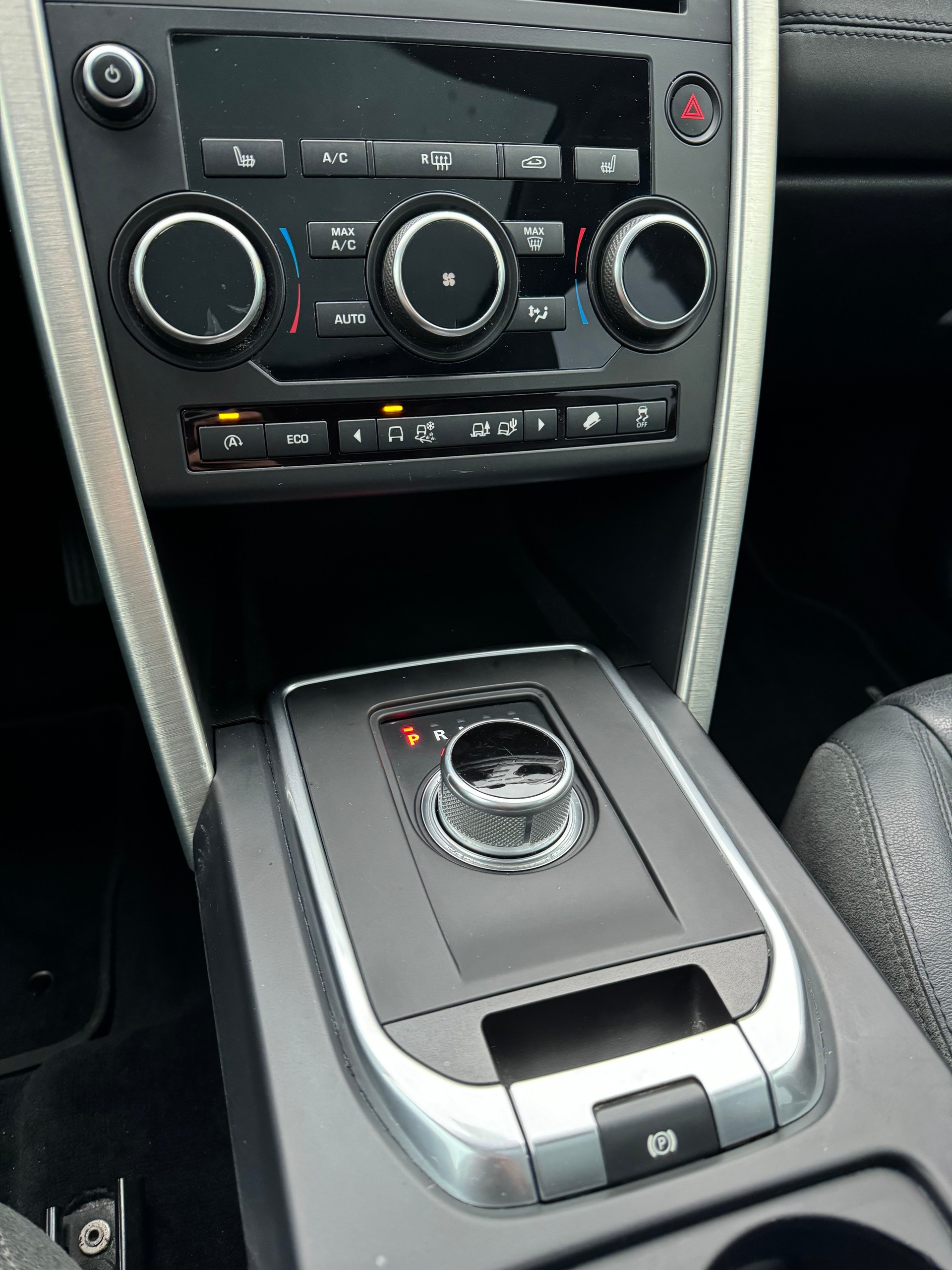 LAND ROVER Discovery Sport 2.0 TD4 Pure AT9-image-13