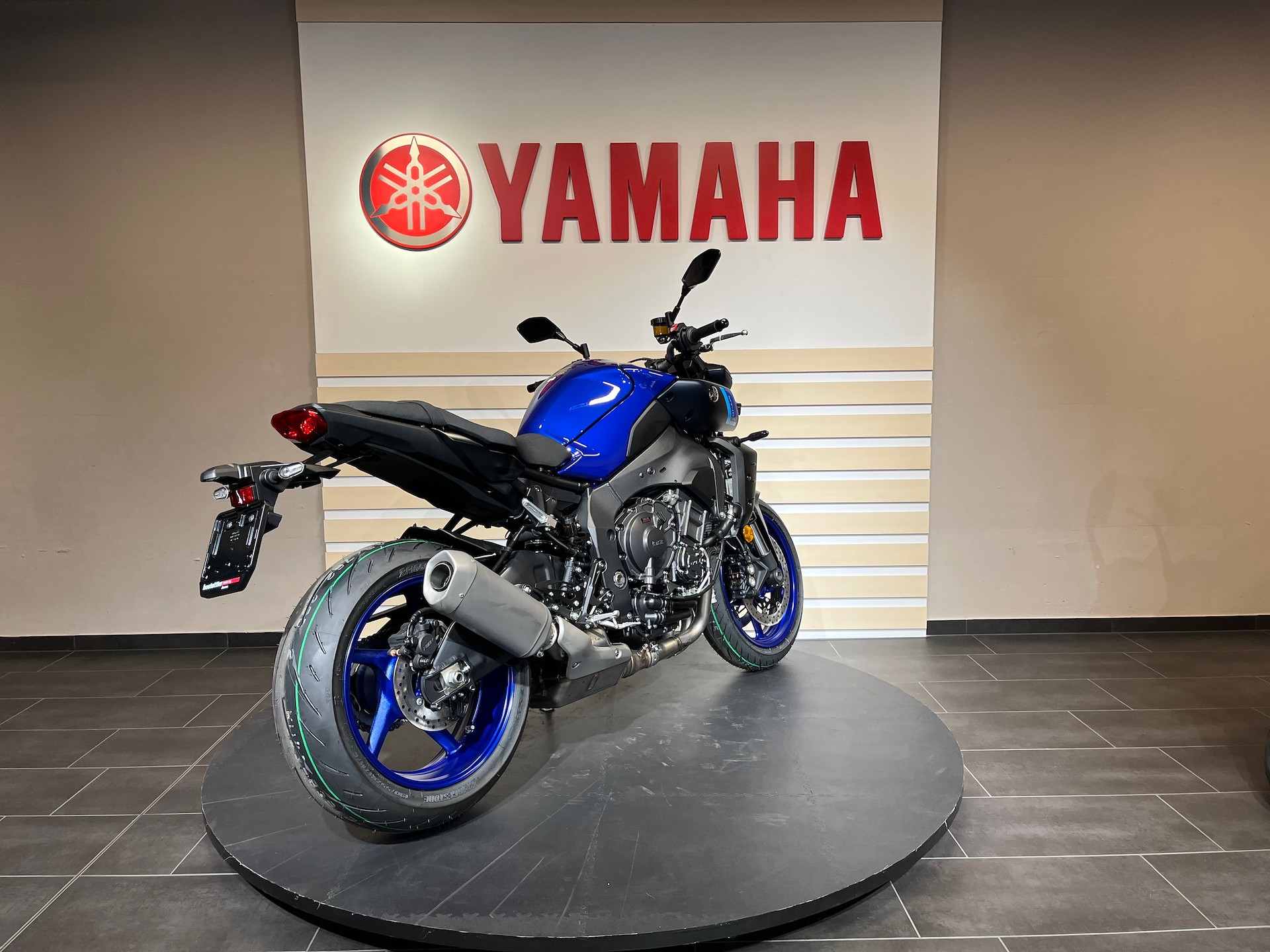 YAMAHA MT-10-showroom-element-2