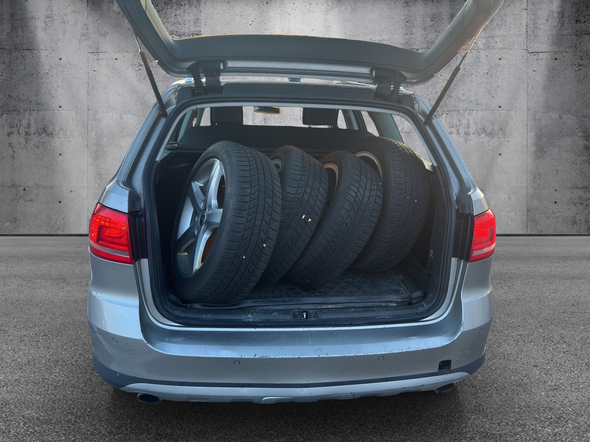 VW Passat Alltrack 2.0 TDI BMT 4Motion-image-8