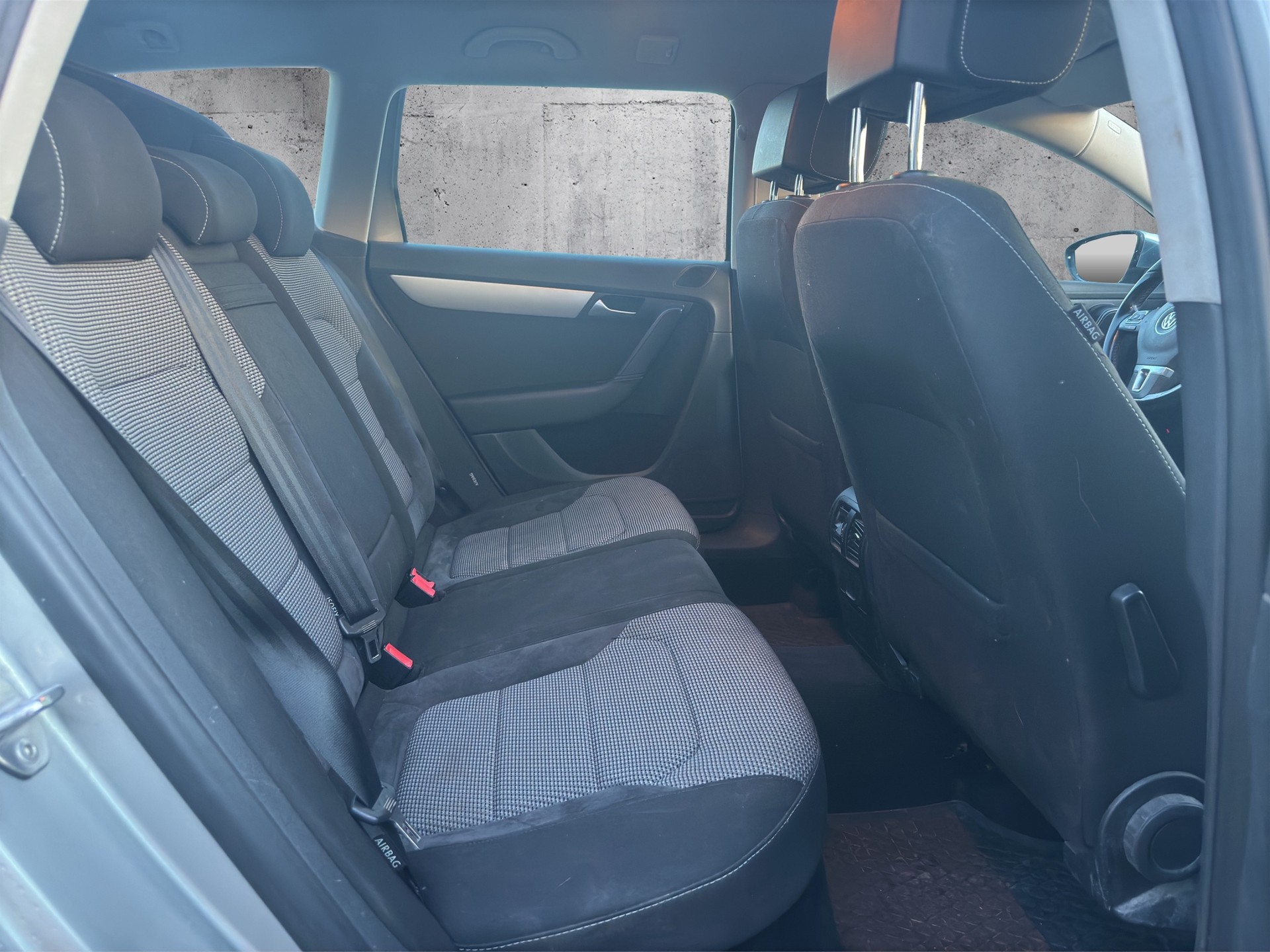 VW Passat Alltrack 2.0 TDI BMT 4Motion-image-12
