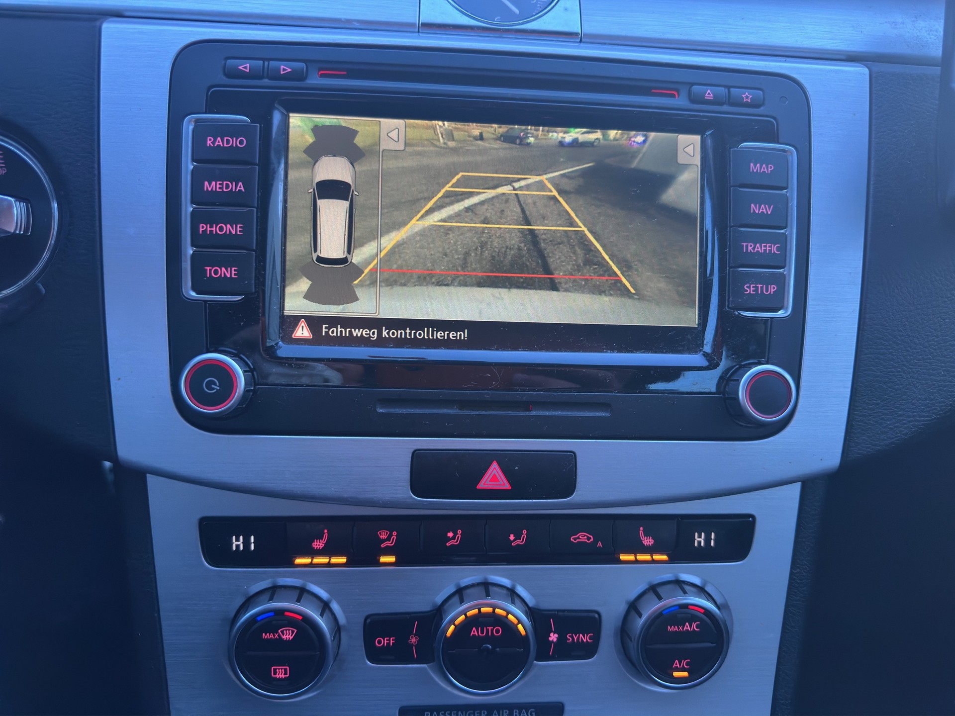 VW Passat Alltrack 2.0 TDI BMT 4Motion-image-14