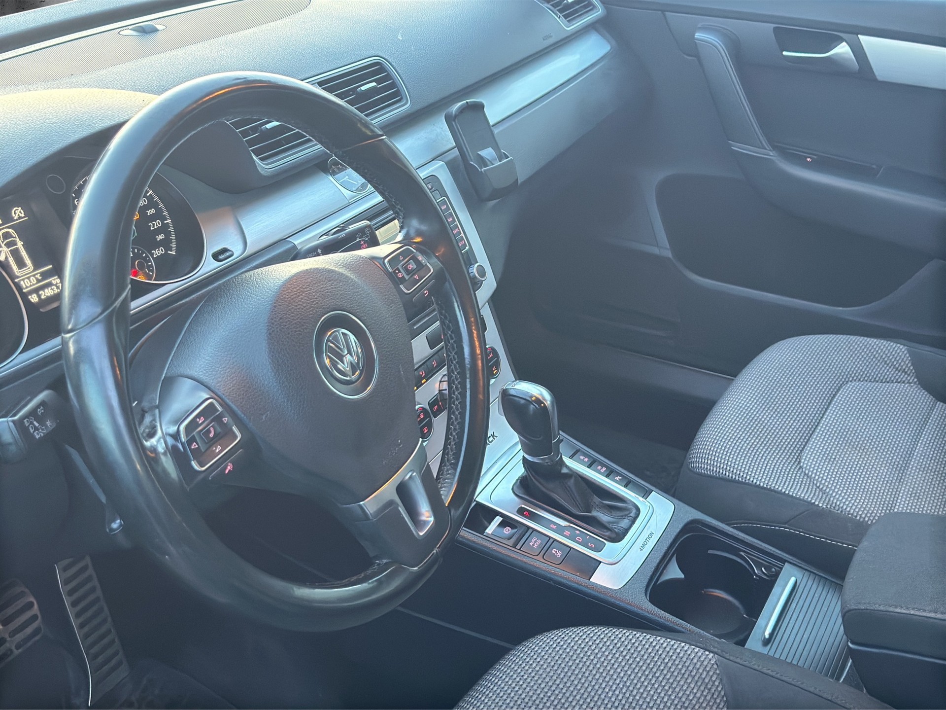 VW Passat Alltrack 2.0 TDI BMT 4Motion-image-9