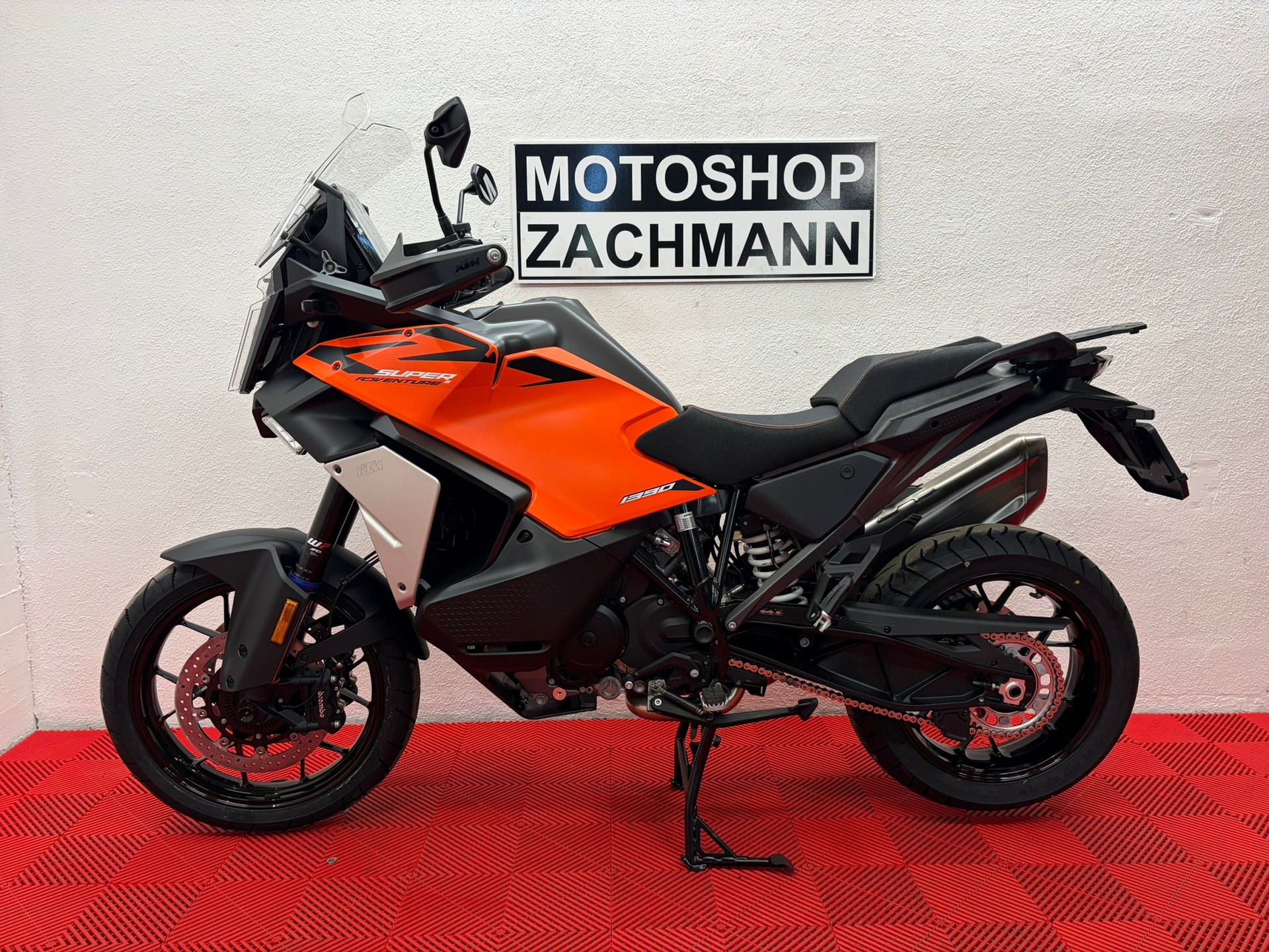 KTM 1390 Super Adventure S EVO-showroom-element-3