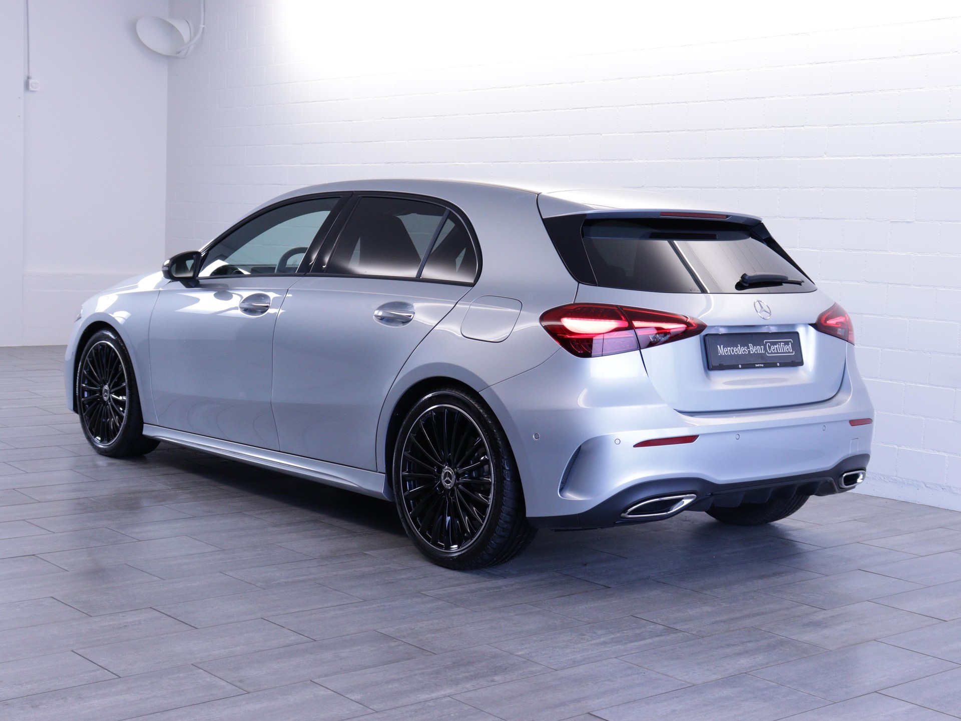 MERCEDES-BENZ A 200 Night Star AMG Line-image-3