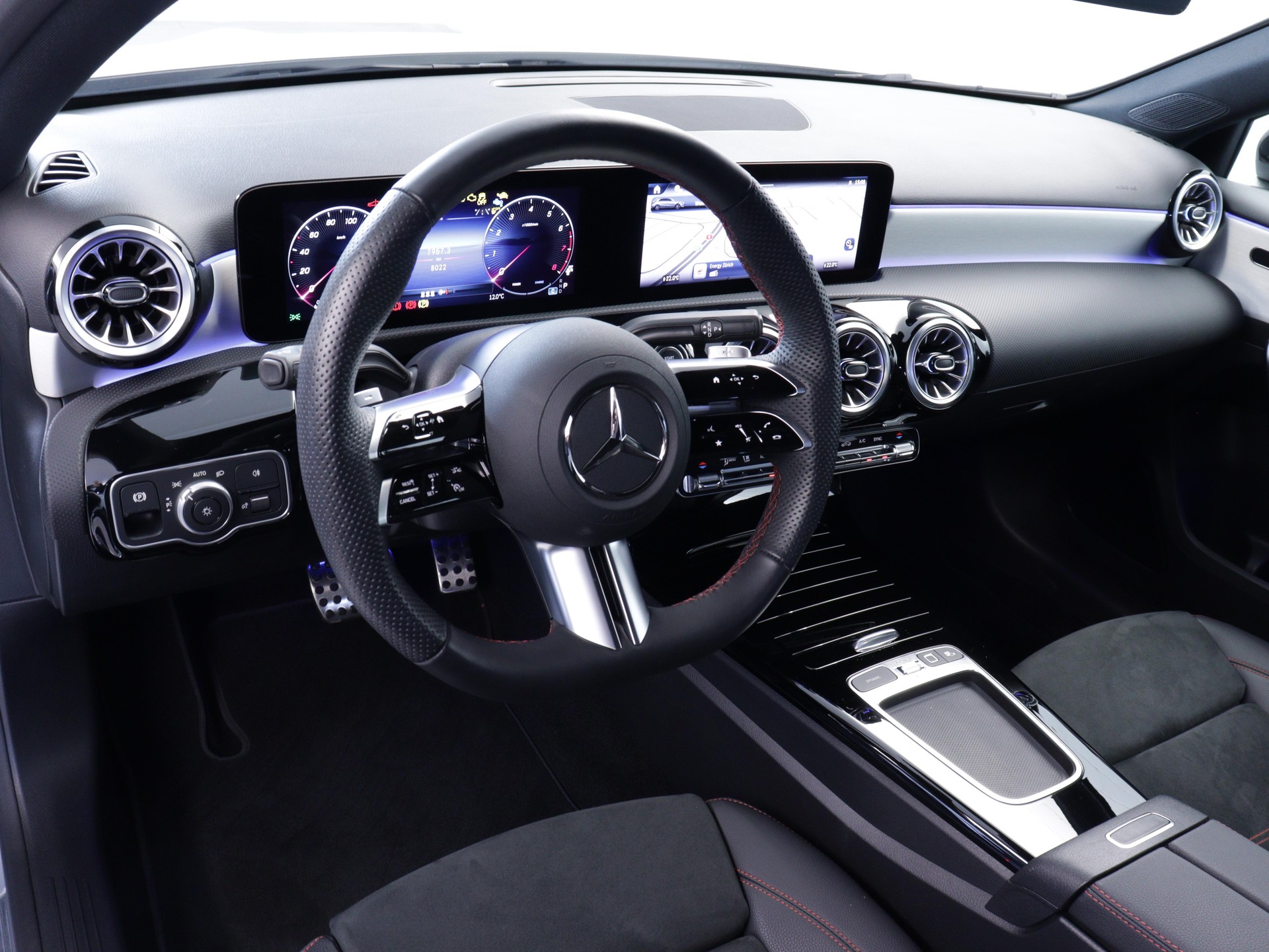 MERCEDES-BENZ A 200 Night Star AMG Line-image-5
