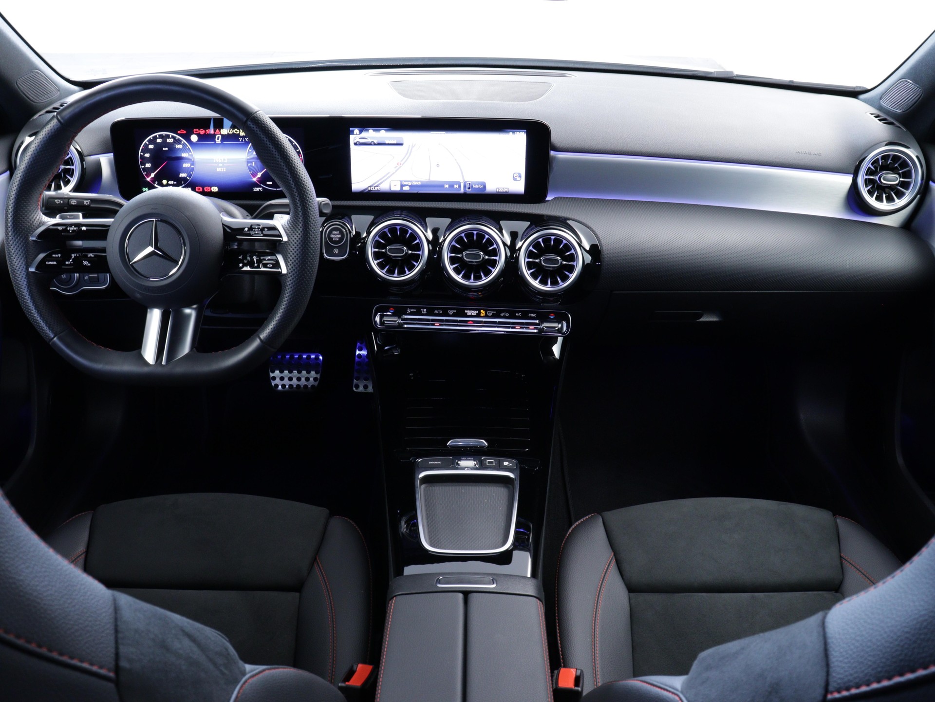 MERCEDES-BENZ A 200 Night Star AMG Line-image-4