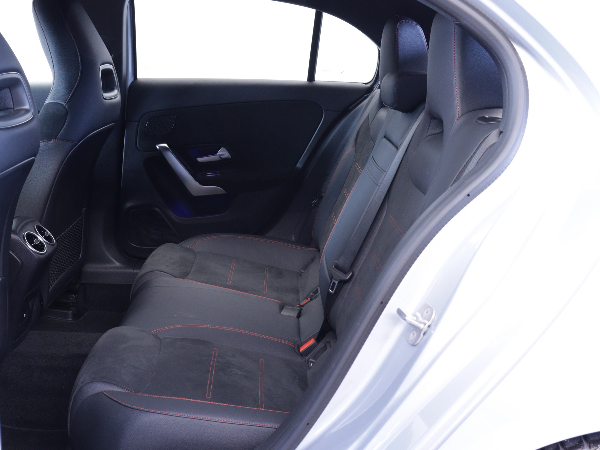 MERCEDES-BENZ A 200 Night Star AMG Line-image-10