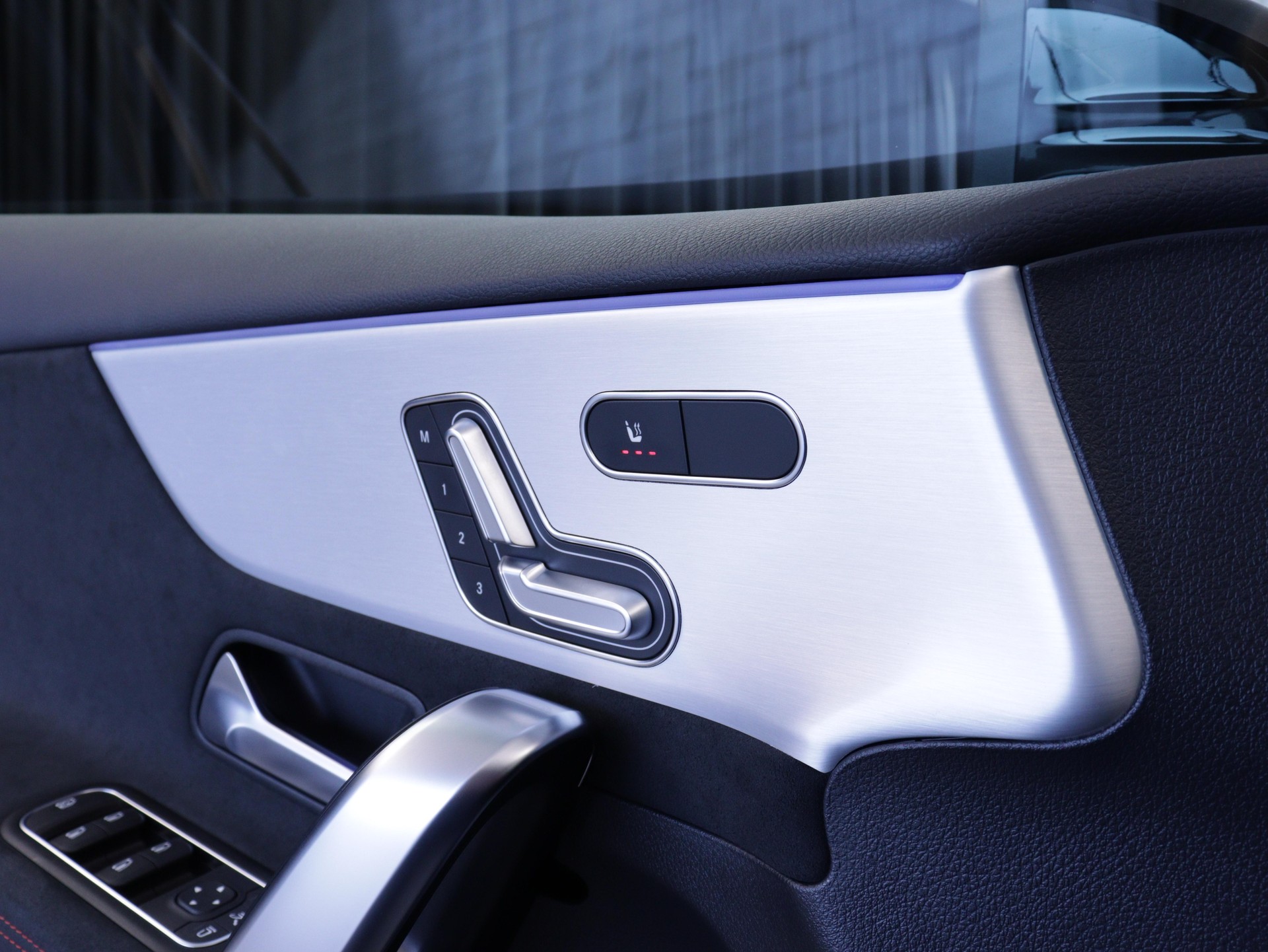 MERCEDES-BENZ A 200 Night Star AMG Line-image-9