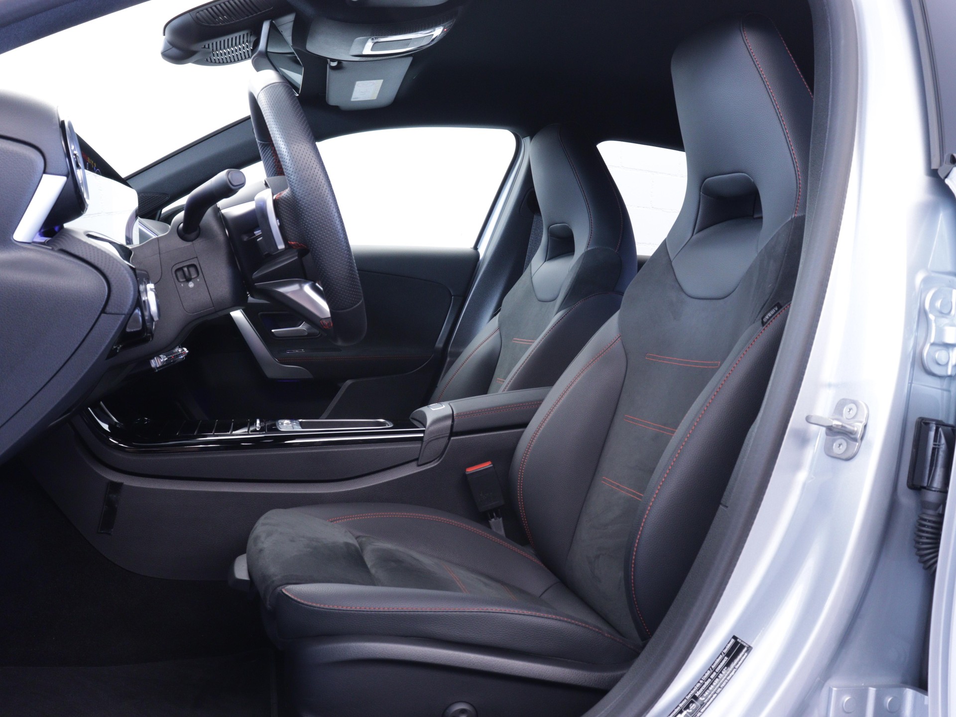 MERCEDES-BENZ A 200 Night Star AMG Line-image-7