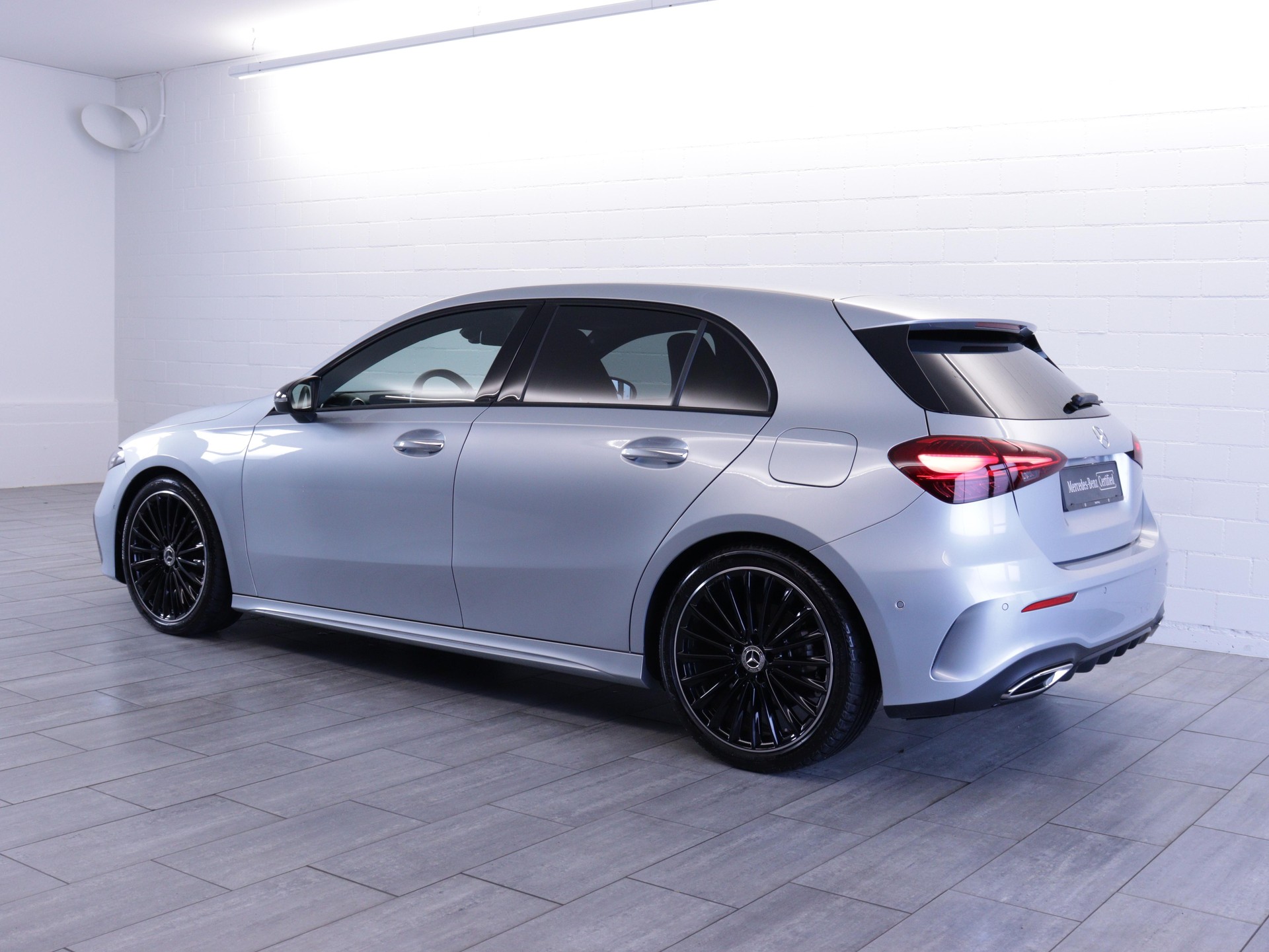 MERCEDES-BENZ A 200 Night Star AMG Line-image-2