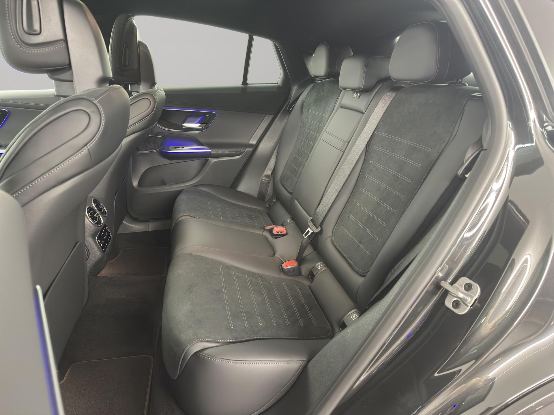 MERCEDES-BENZ GLC 200 AMG Line 4matic Coupé-image-6