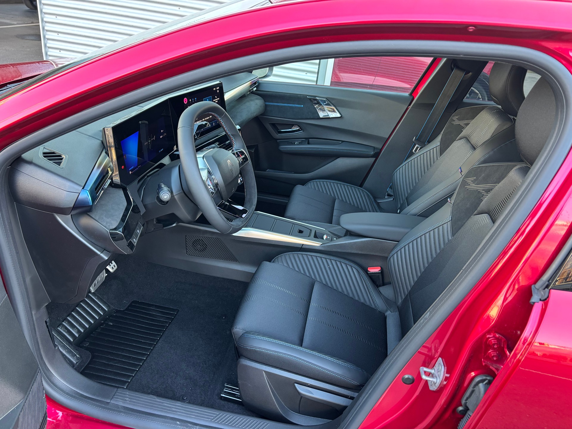 RENAULT Clio 1.8 E-Tech Esprit Alpine-image-6