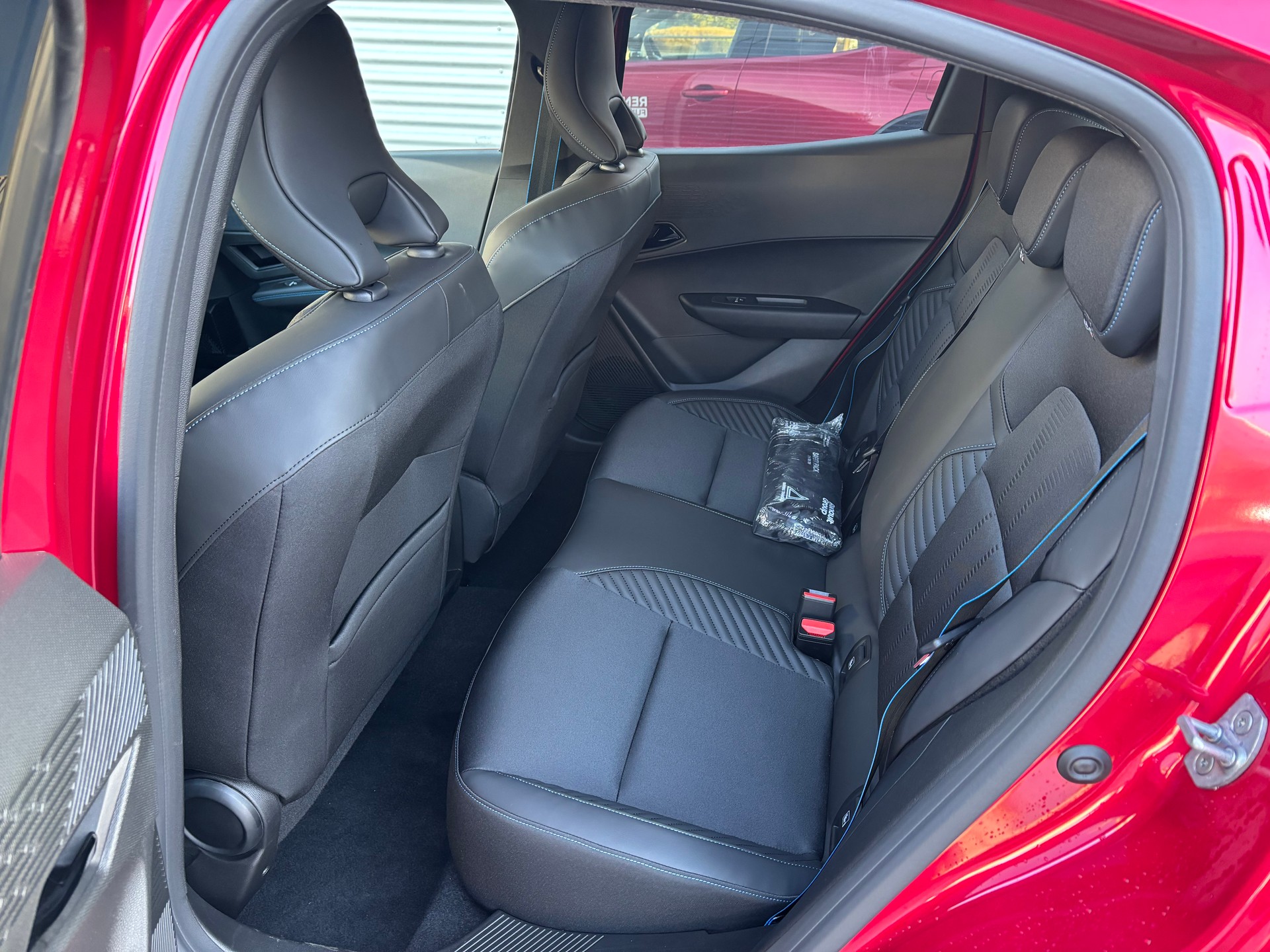 RENAULT Clio 1.8 E-Tech Esprit Alpine-image-8