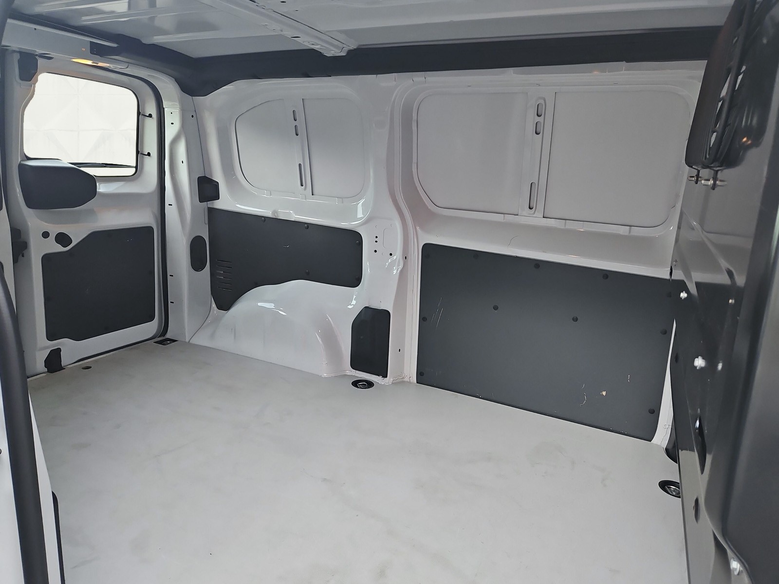 CITROEN Jumpy 1.5 BlueHDi 100 M Swiss Edition BVM6-image-11