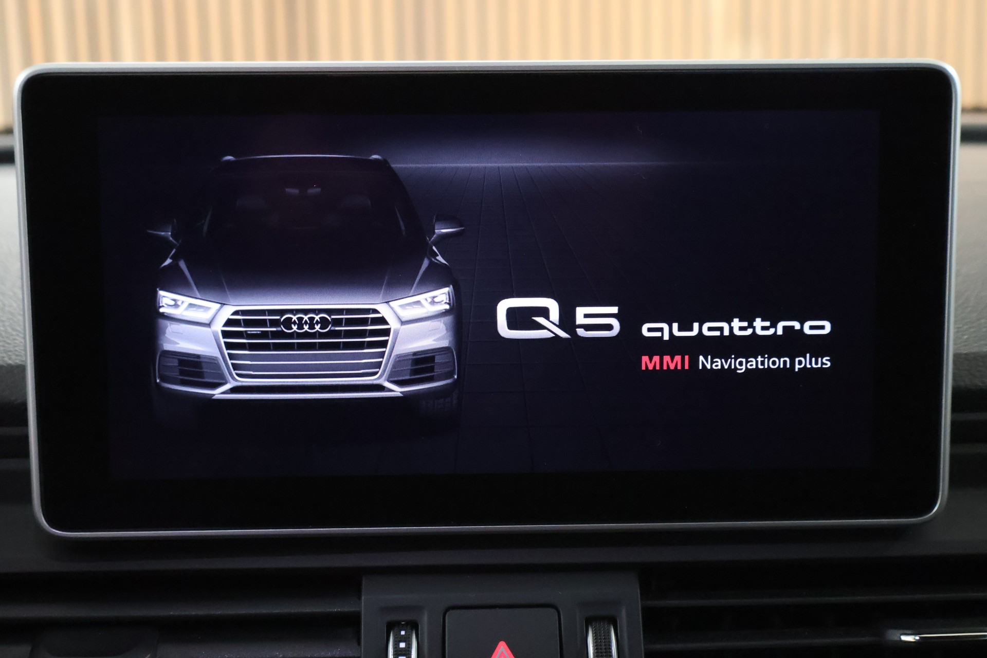 AUDI Q5 2.0 TDI sport quattro S-tronic-image-23