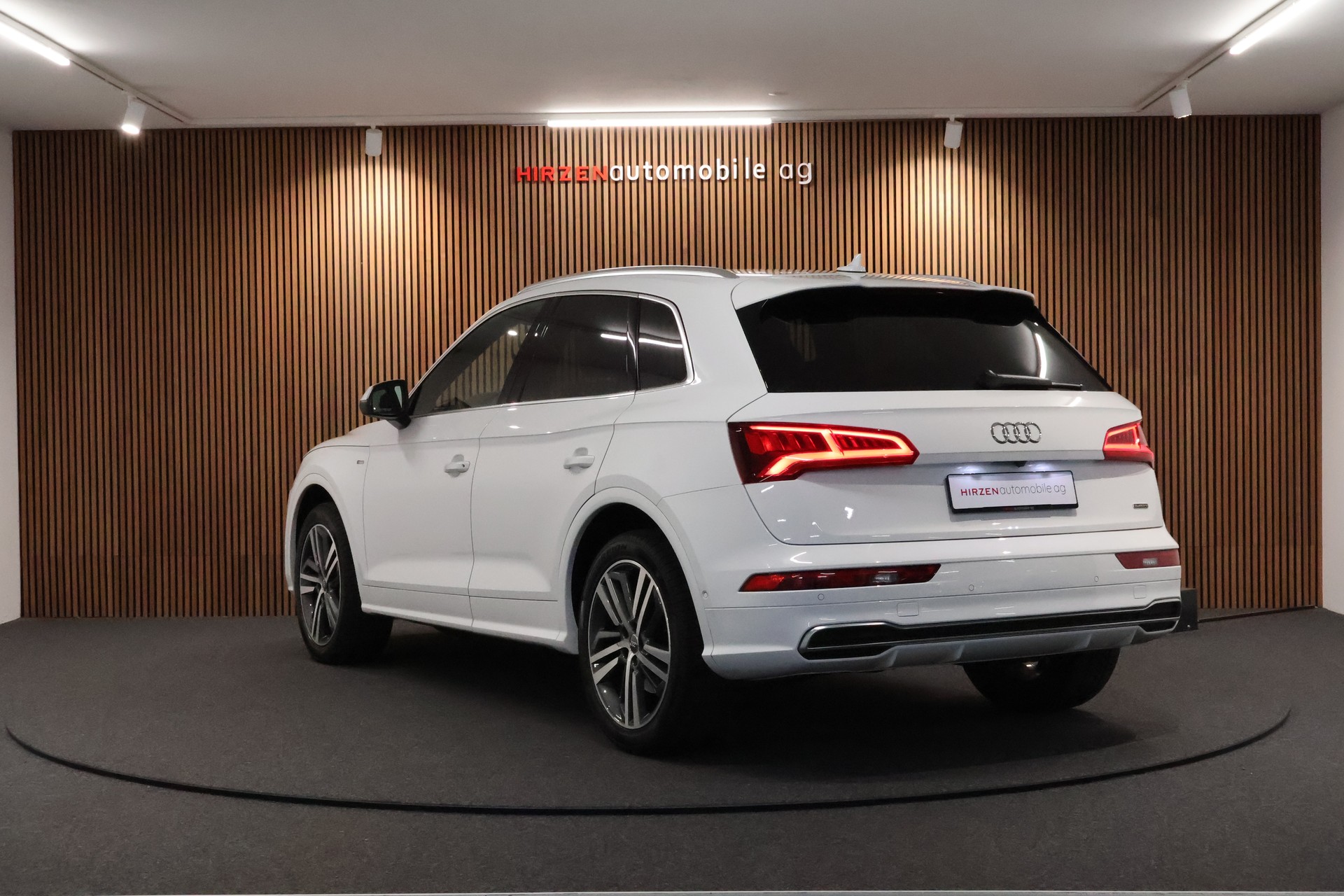 AUDI Q5 2.0 TDI sport quattro S-tronic-image-2
