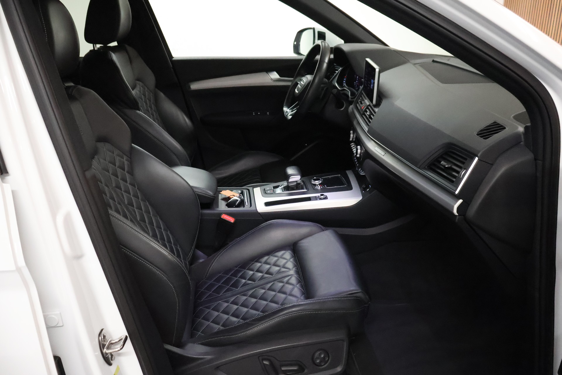 AUDI Q5 2.0 TDI sport quattro S-tronic-image-13